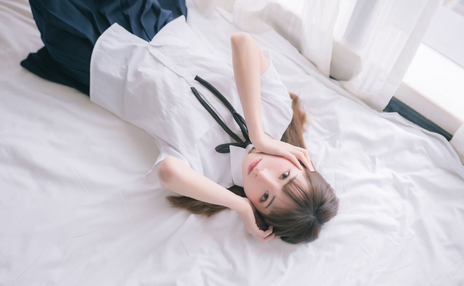 Explicit cosplay in student uniform with flesh-colored stockings, youth film Kitaro, high-definition beautiful legs photoshoot