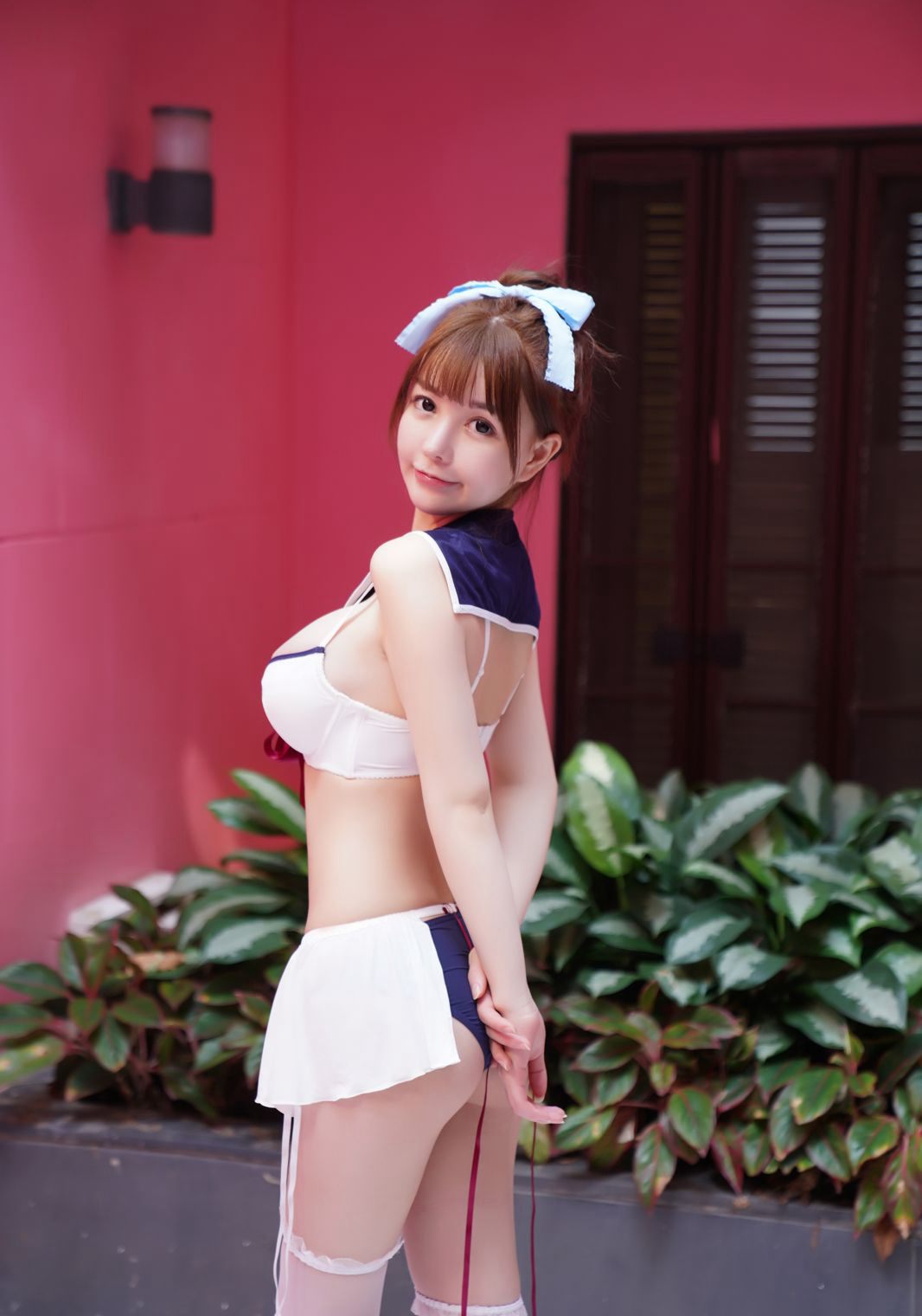 UU짱 백실 학생복 초대형 풍만한 가슴 뚱뚱한 엉덩이 섹시 비키니