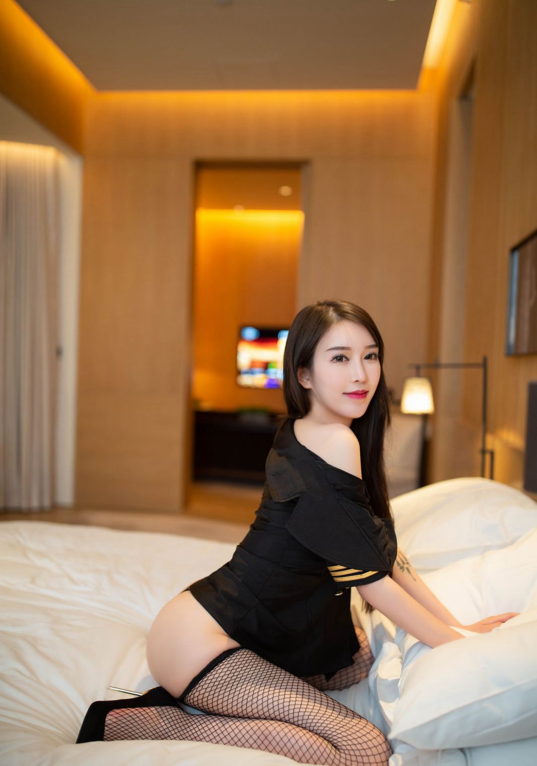 ขาสวยถุงน่องตาข่ายสาวสวยยูทูมิคิชวนหลงใหลชุดยูนิฟอร์มพนักงานต้อนรับบนเครื่องบินขนาดใหญ่กางเกงในทงภาพถ่าย