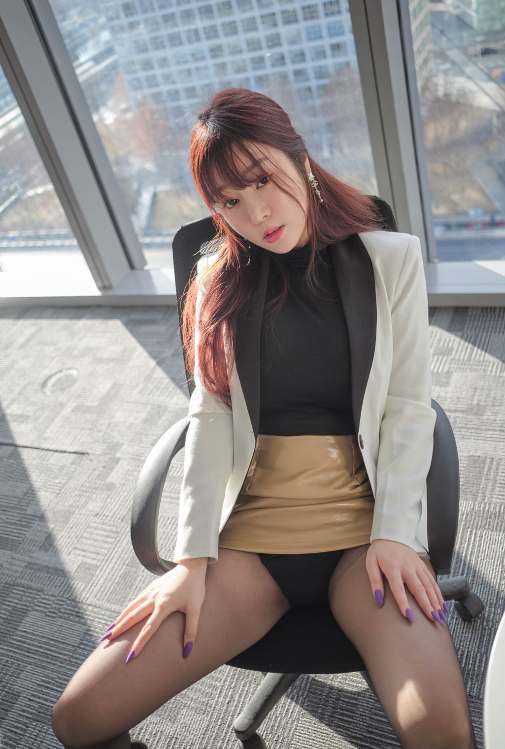 超火辣嫩模王雨纯丰满黑丝袜美腿制服巨乳写真