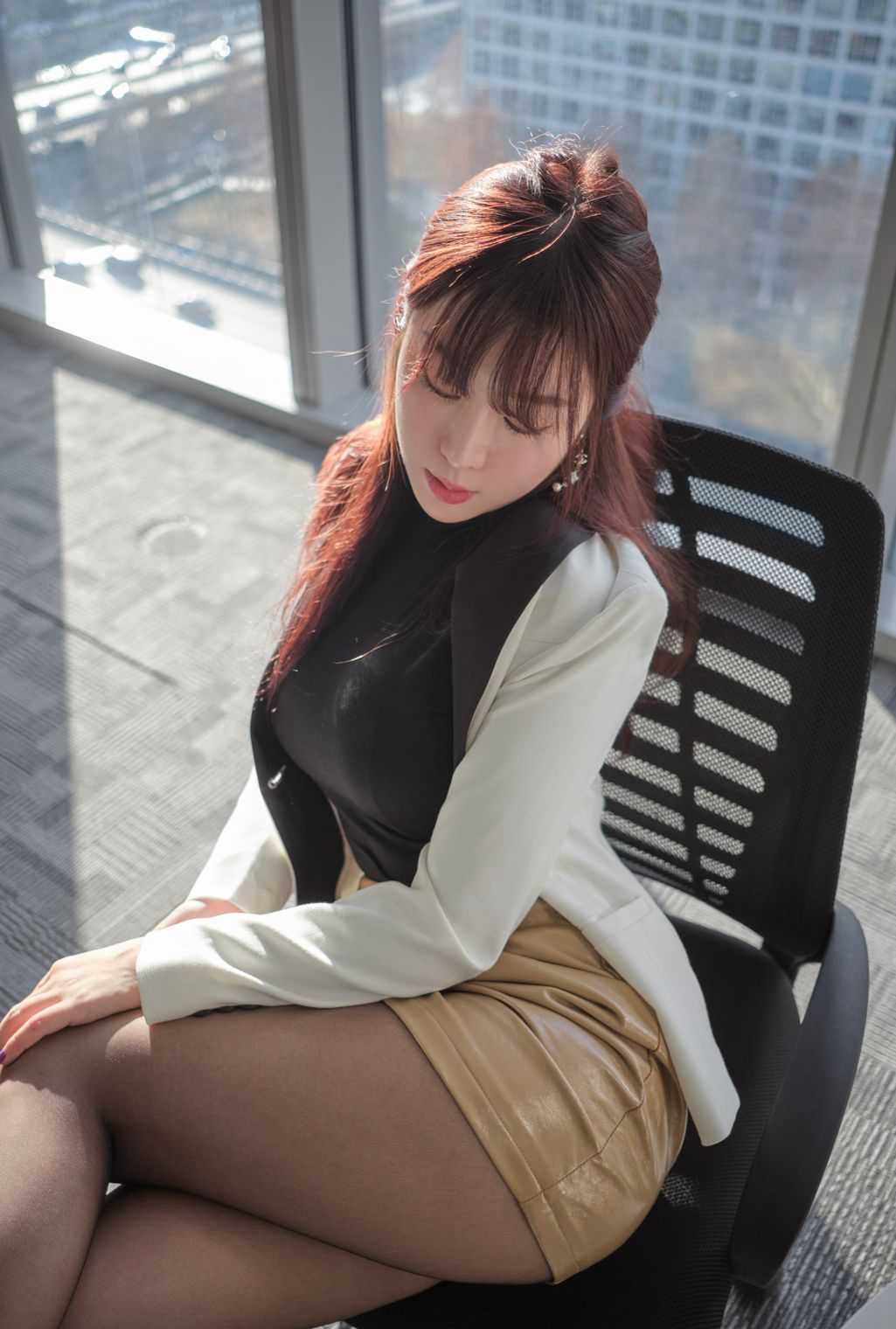 超火辣嫩模王雨纯丰满黑丝袜美腿制服巨乳写真