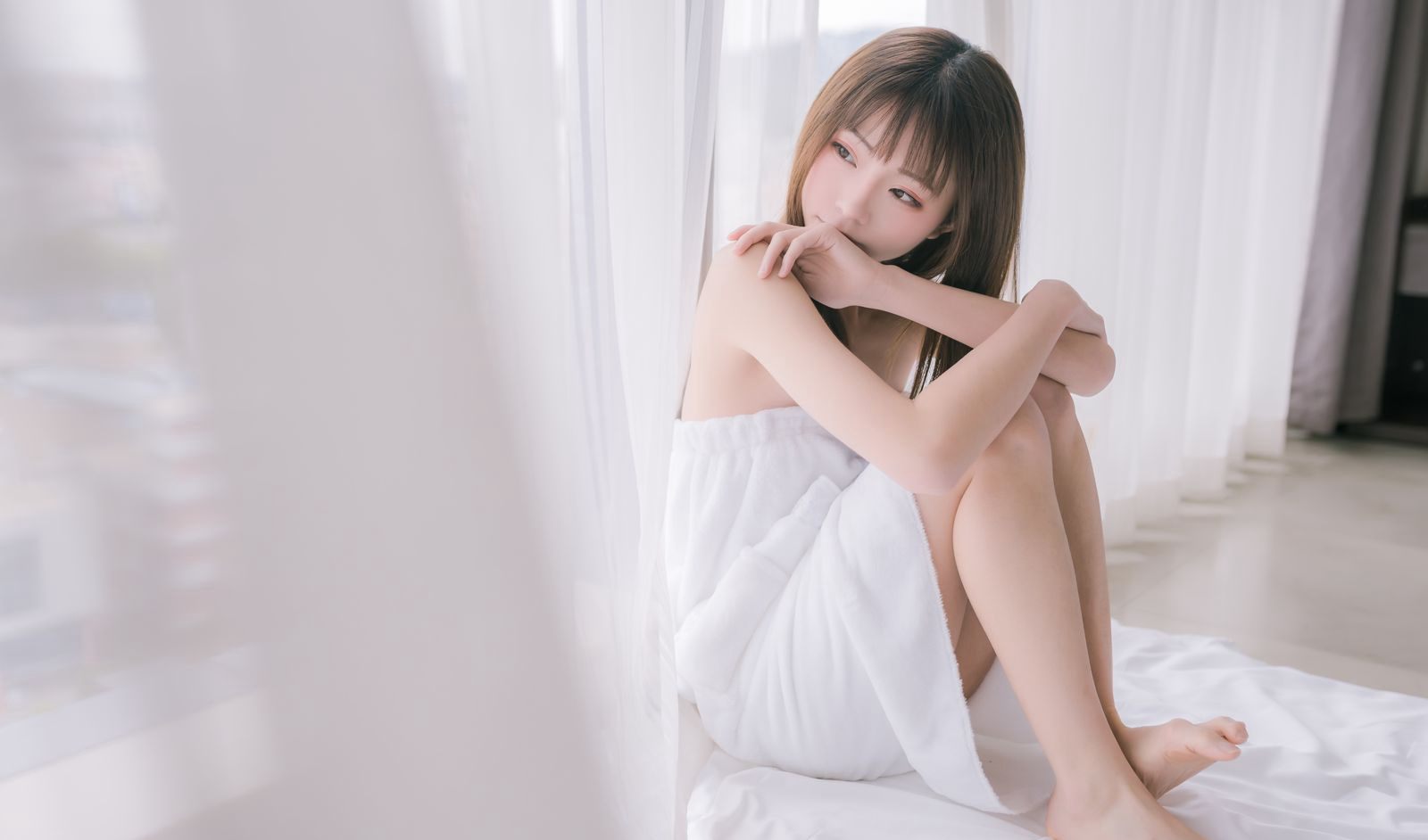 Bathroom Beauty in Large-Scale Cosplay with No Limits, Welfare MM Beautiful Legs Pictures