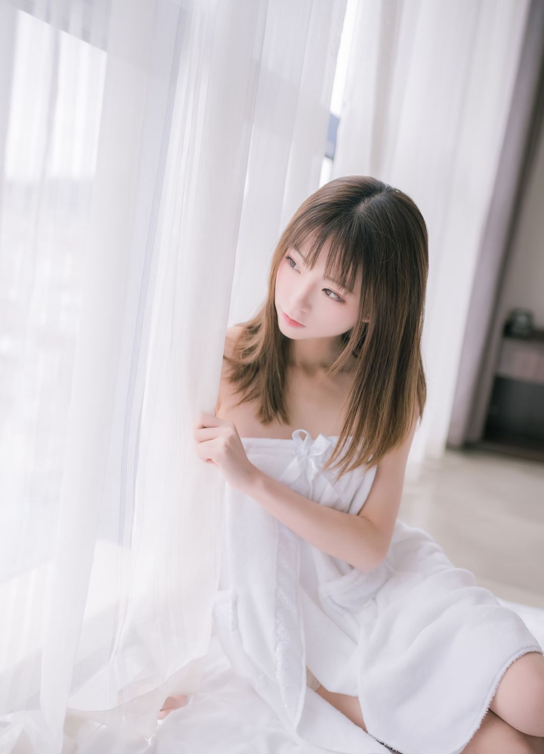 Bathroom Beauty in Large-Scale Cosplay with No Limits, Welfare MM Beautiful Legs Pictures