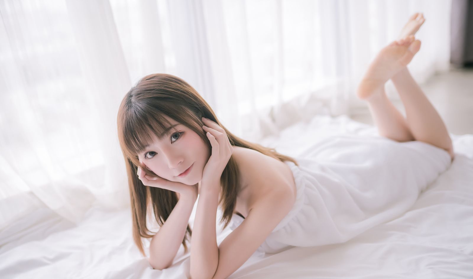 Bathroom Beauty in Large-Scale Cosplay with No Limits, Welfare MM Beautiful Legs Pictures