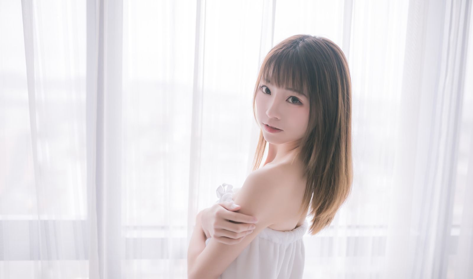 Bathroom Beauty in Large-Scale Cosplay with No Limits, Welfare MM Beautiful Legs Pictures