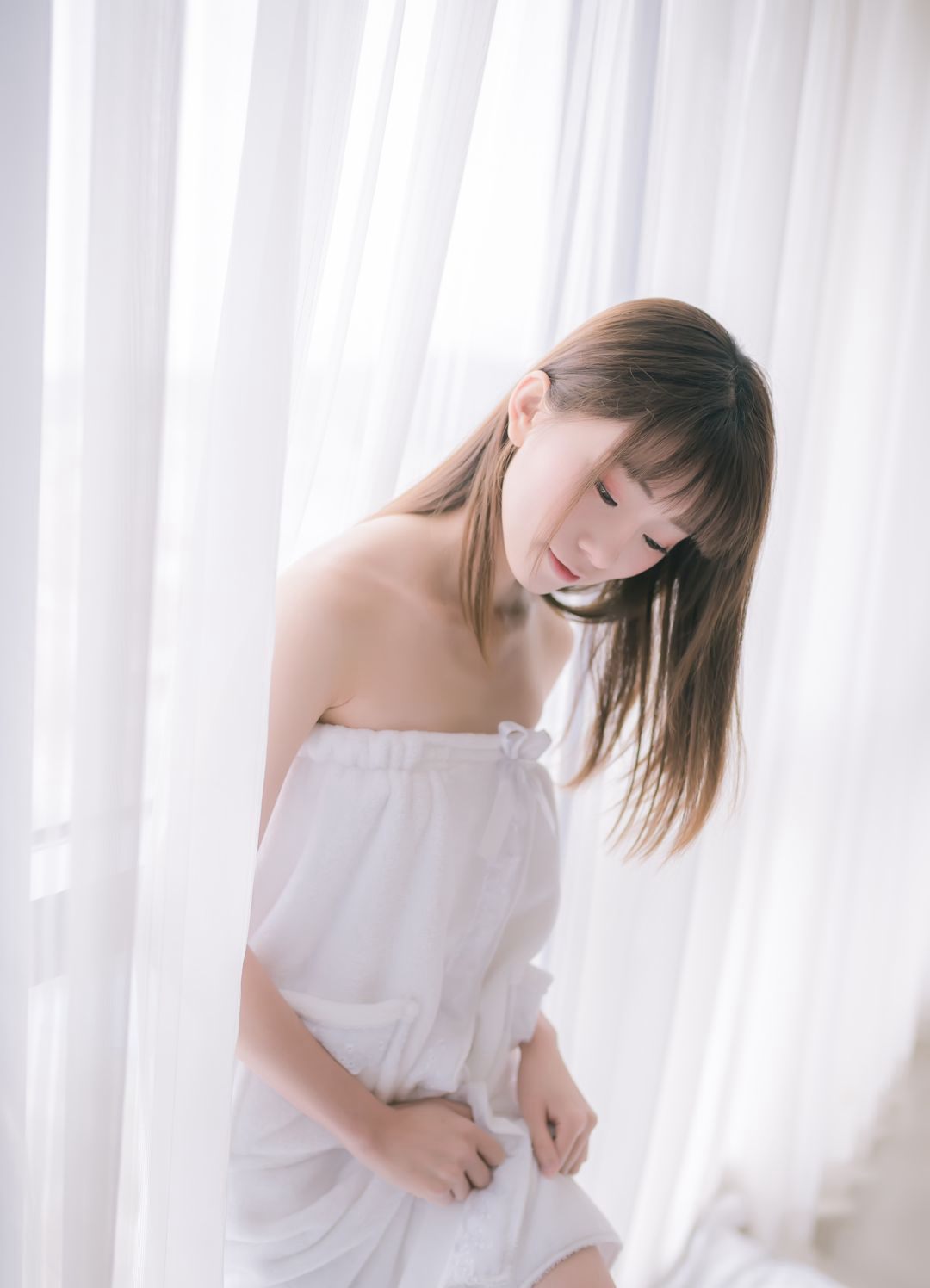 Bathroom Beauty in Large-Scale Cosplay with No Limits, Welfare MM Beautiful Legs Pictures