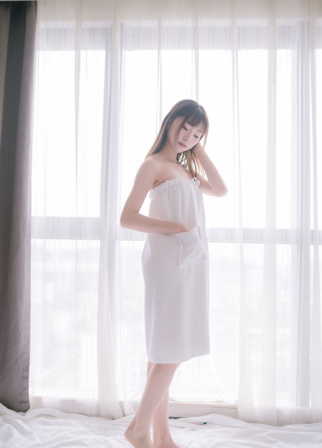 Bathroom Beauty in Large-Scale Cosplay with No Limits, Welfare MM Beautiful Legs Pictures