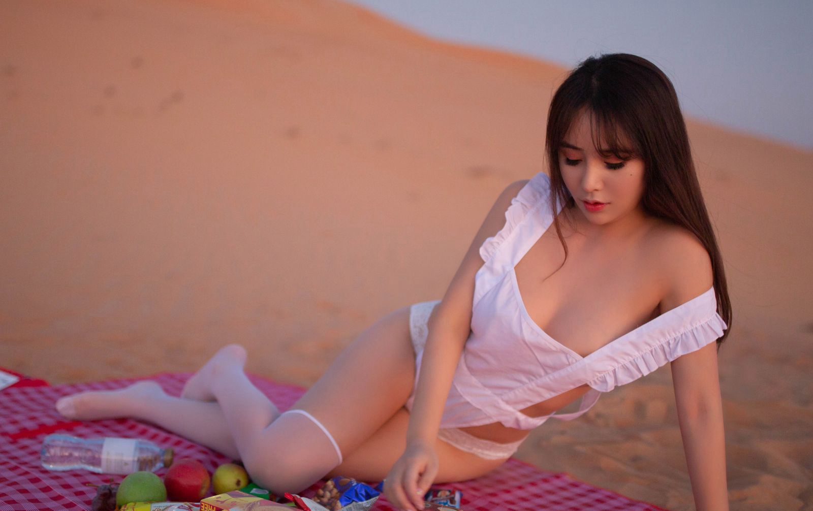 Đào Hỷ Lạc_lele Dụ Dỗ Ngoài Trời Tất Trắng Đẹp Chân Gợi Cảm Quần Lót Chữ T Phúc Lợi Mông Kiểm Soát