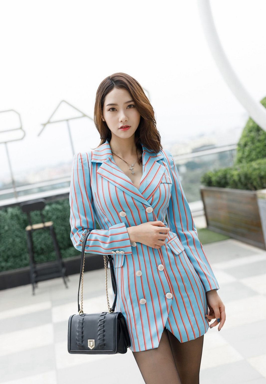 方子萱黑絲美腿制服誘惑外拍極品高跟美腿寫真