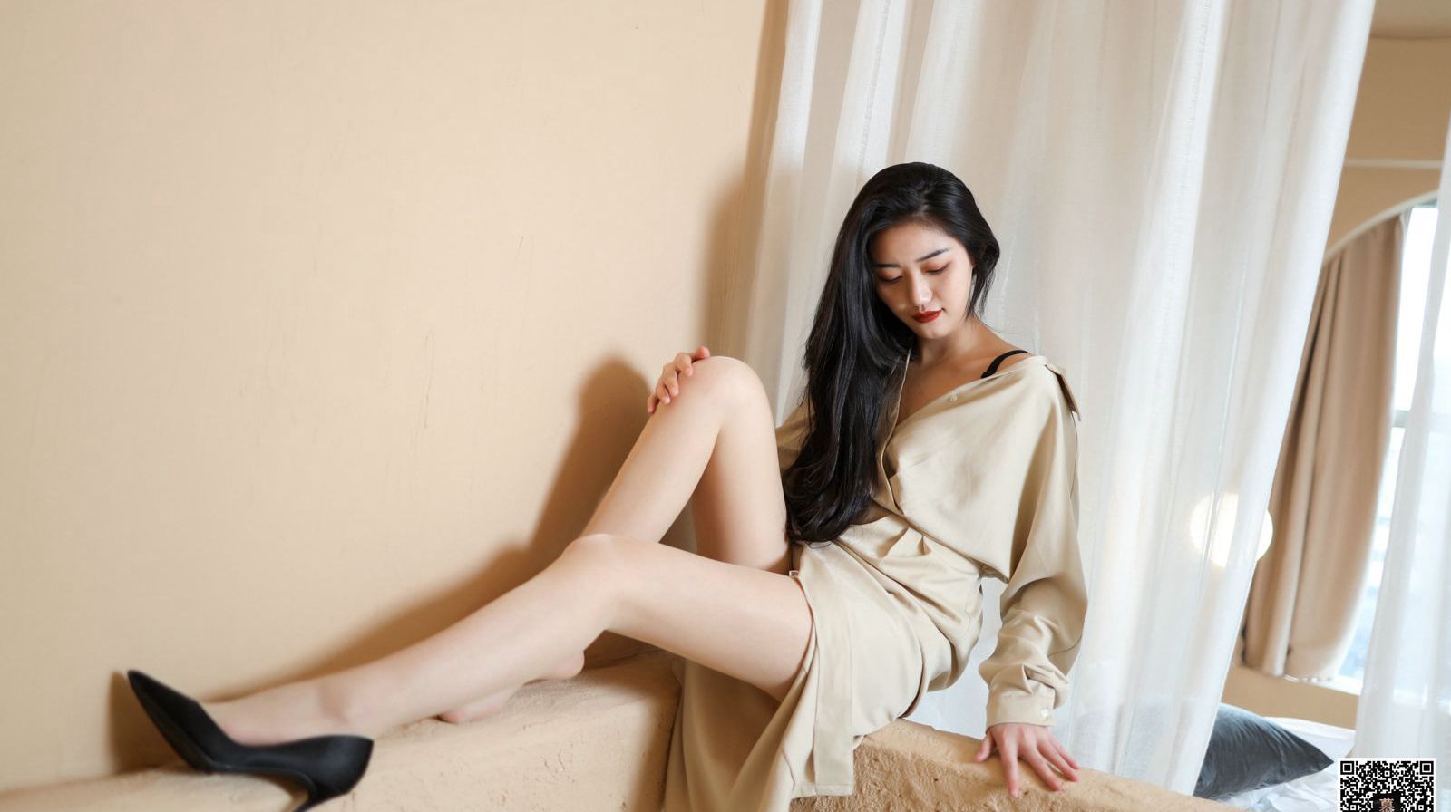 極品美人少婦の肉色ストッキング美脚ハイヒールホテルセクシー人体大胆芸術
