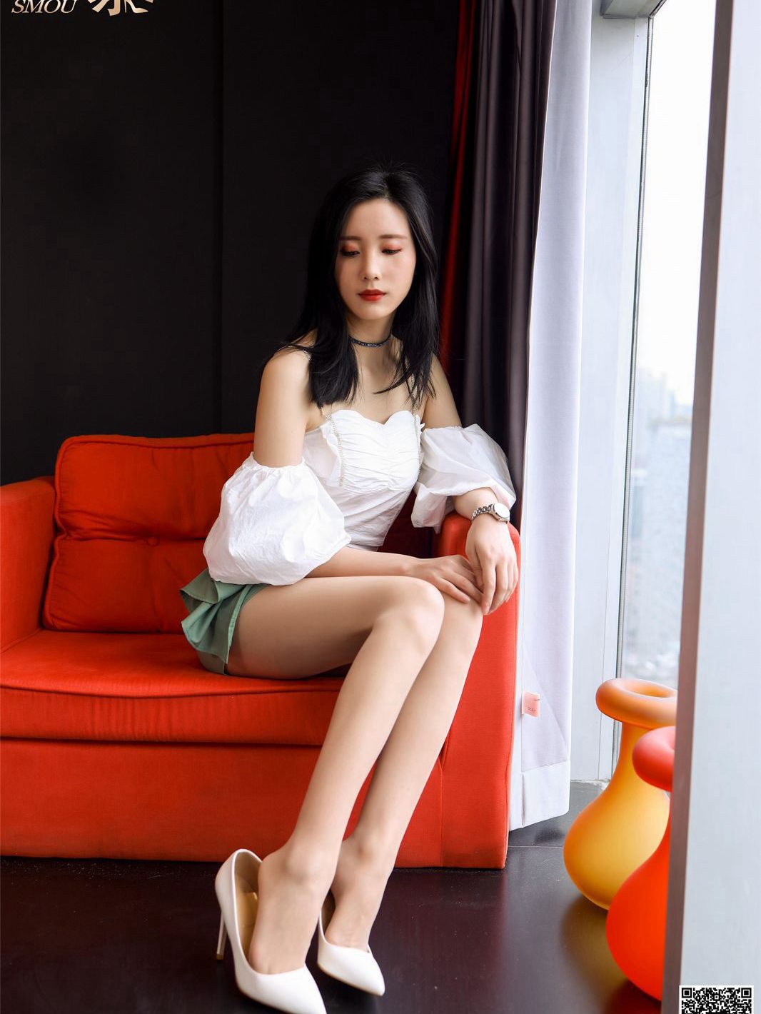 极品美少妇脱肉丝袜彰显美腿高清玉足高跟写真