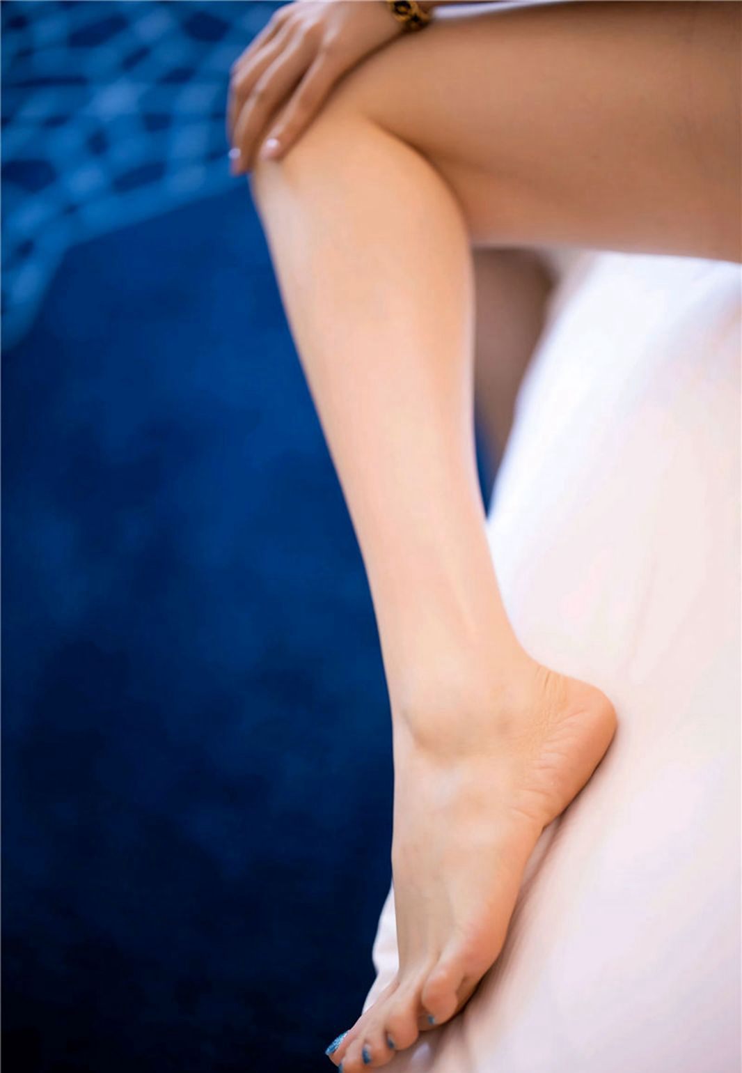 Curvy Beauty Huang Le Ran: Premium Thong, Flesh-Colored Stockings, Seductive Large-Size Nude Photography