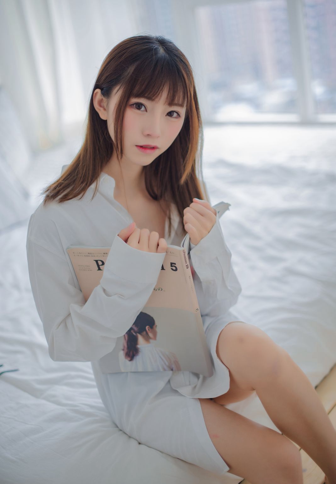 하얀 피부의 여신 코서 키타로의 섹시하고 부드러운 백색 아름다운 다리, 백색 옥발 대규모 사진