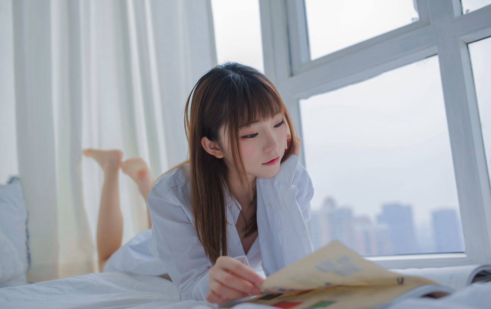 하얀 피부의 여신 코서 키타로의 섹시하고 부드러운 백색 아름다운 다리, 백색 옥발 대규모 사진