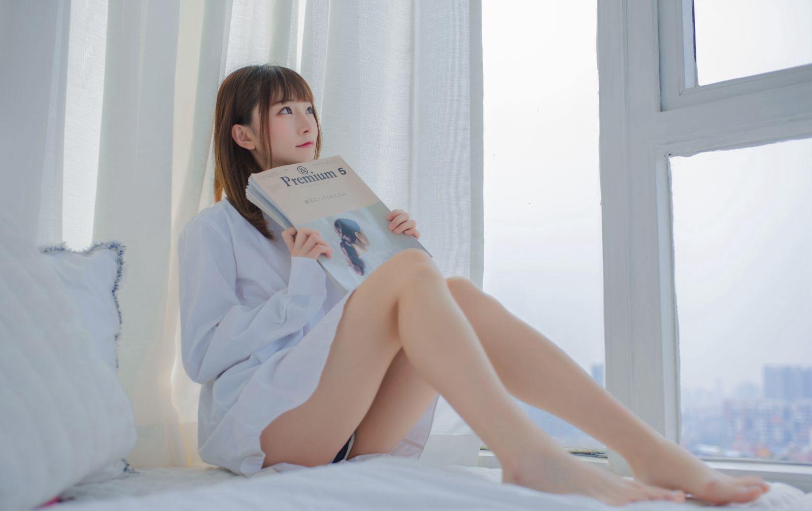 하얀 피부의 여신 코서 키타로의 섹시하고 부드러운 백색 아름다운 다리, 백색 옥발 대규모 사진