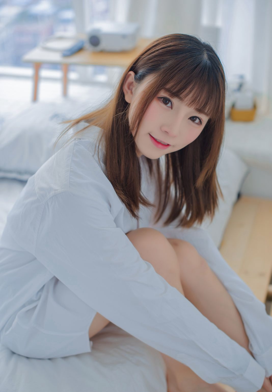 白嫩女神 COSER 綺太郎 性感嫩白美腿白皙玉足大尺度寫真