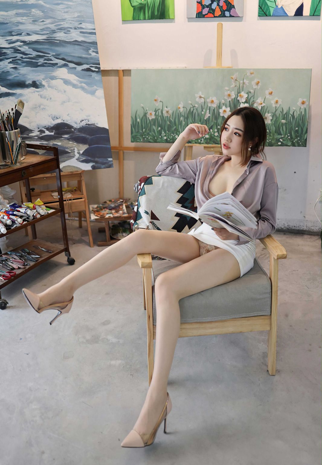 케이크 풍만하고 부드럽고 하얀 큰 가슴 미녀 섹시한 큰 둥근 엉덩이 딩자 팬티 고화질 사진