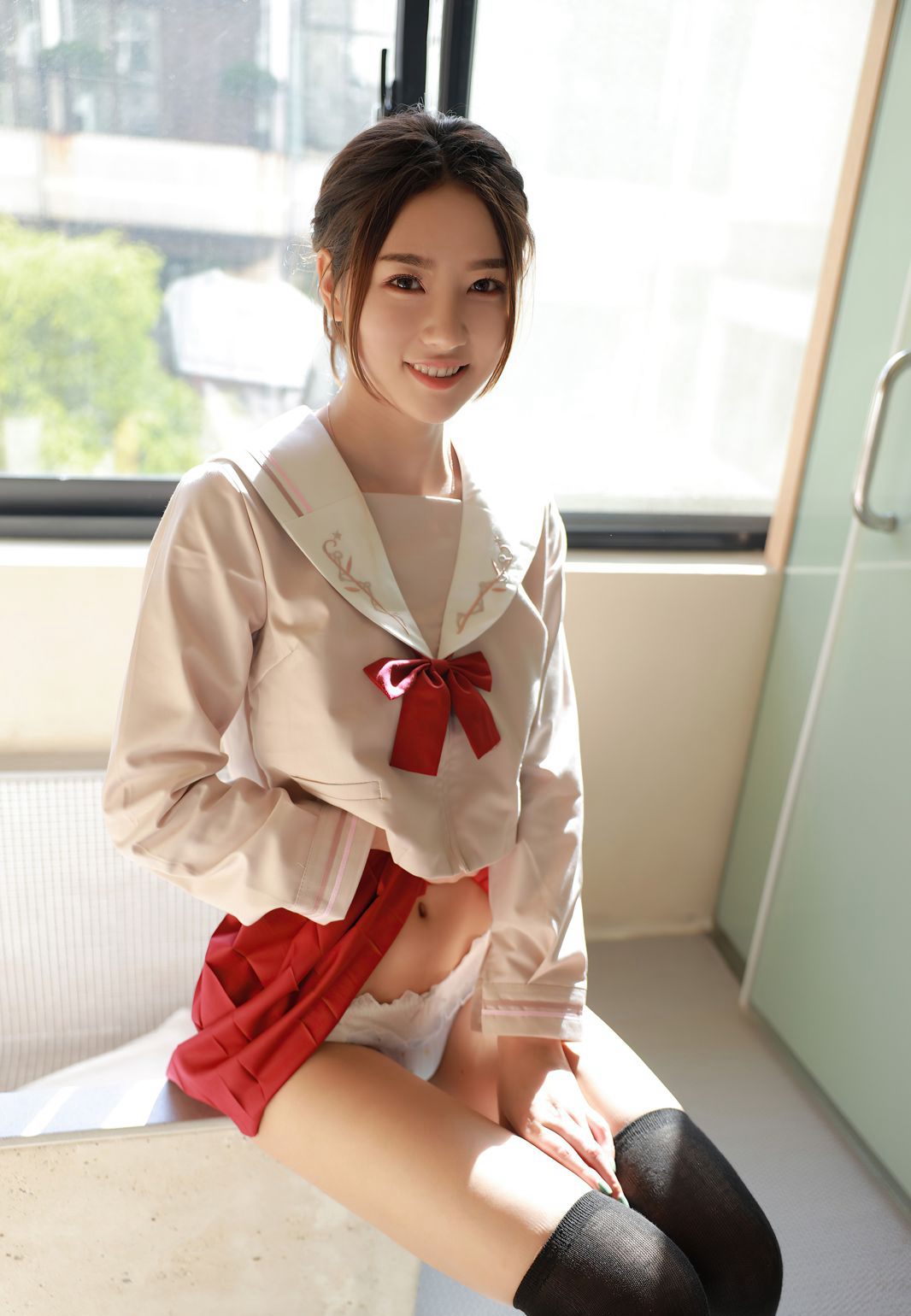 방쯔쉰의 고미모 소청신 여신, 섹시한 백플리트 스커트 사진