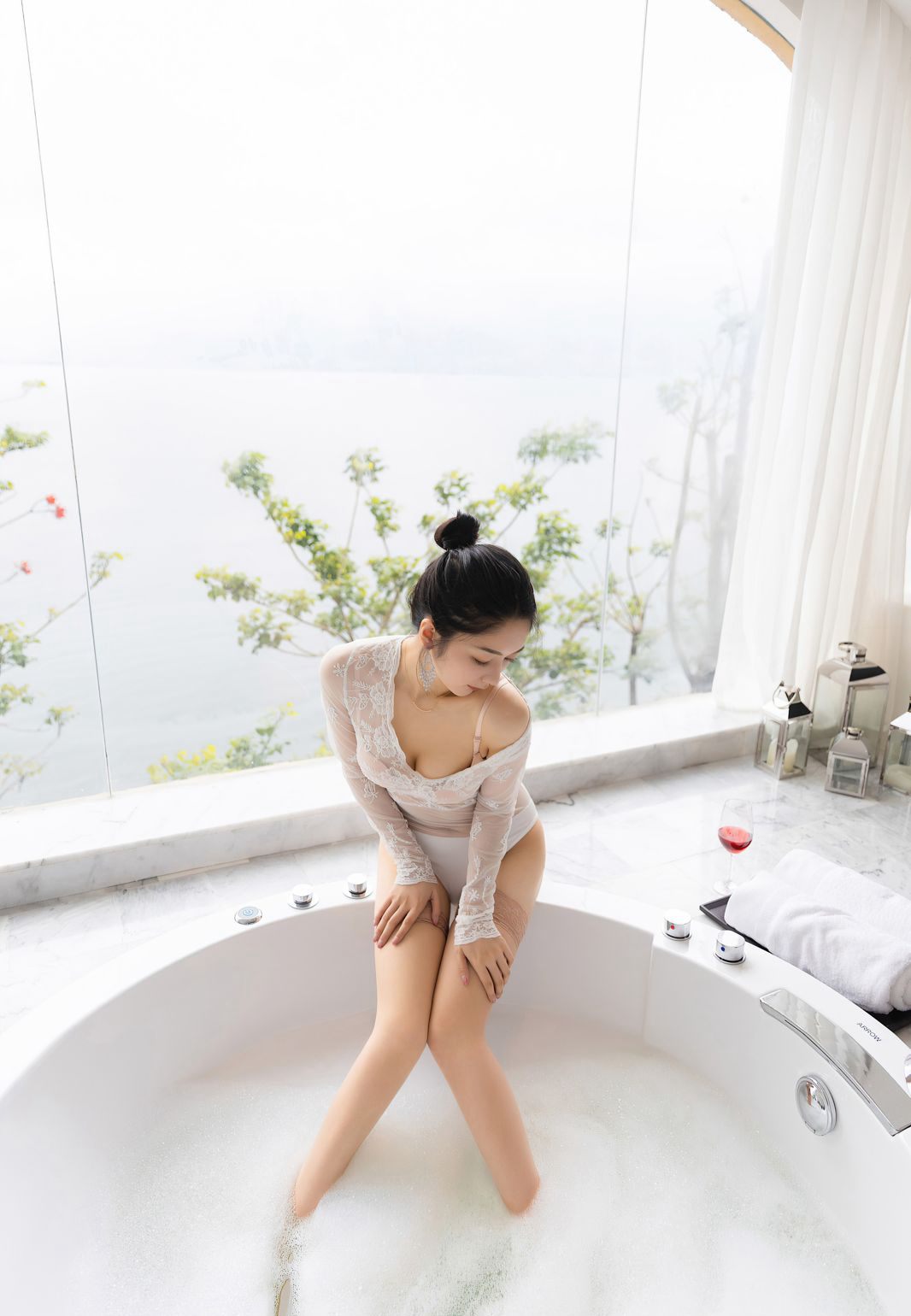Little Reba's wet body seduction bath: premium in-water big breasts, sexy flesh-colored stockings, jade feet, and beautiful legs