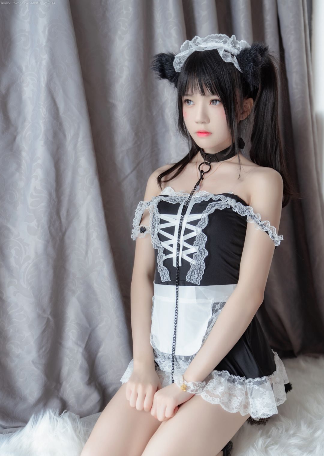 ネットストッキングの白い柔らかい美しい脚のメイド服 桜桃喵 2020最新画像 誘惑的大スケールCOSPLAY 高画質