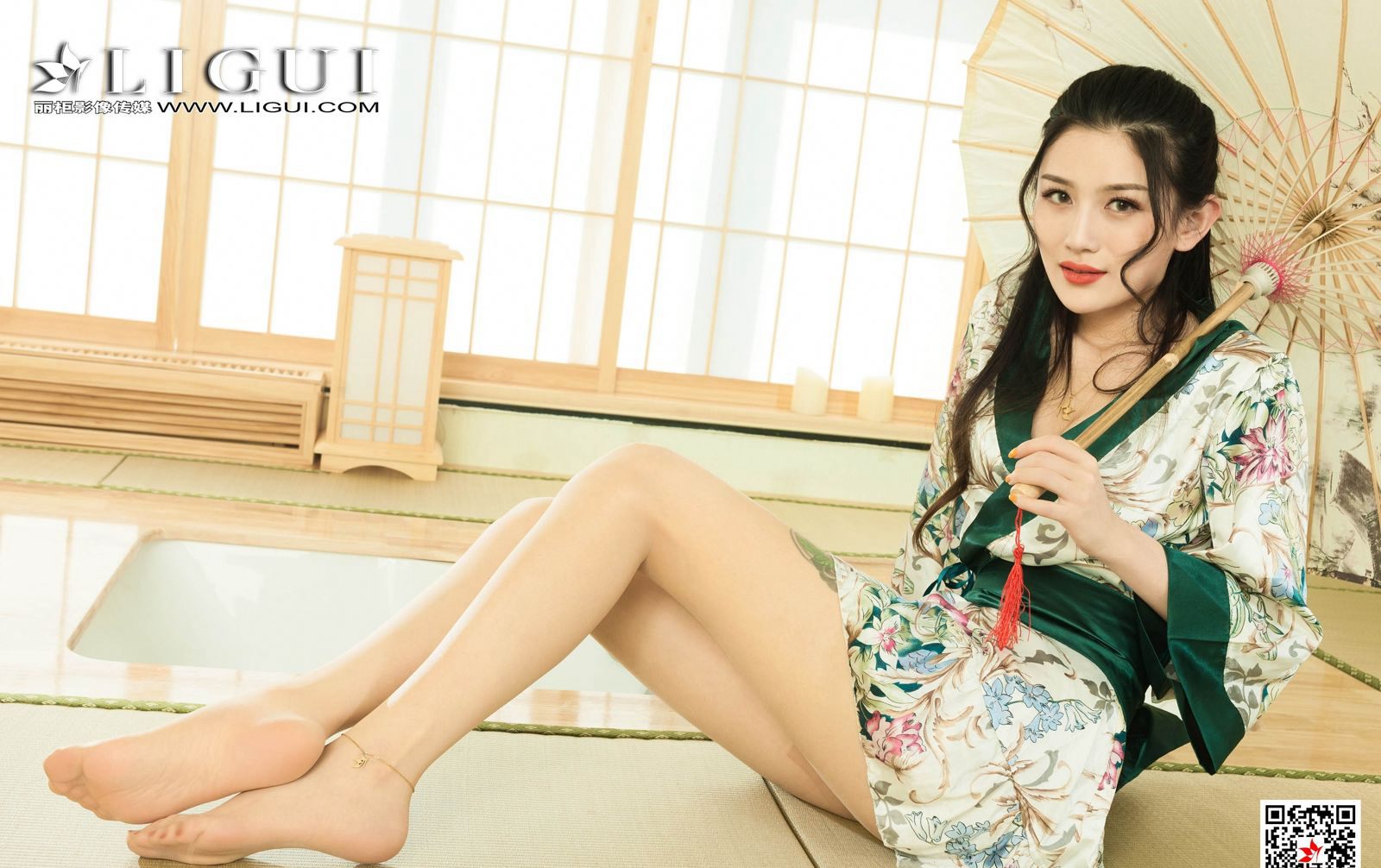 Gợi cảm với mỹ nữ mặc áo kimono, tất màu da, giày cao gót, chân đẹp, hình ảnh HD gợi cảm, chân ngọc quyến rũ.