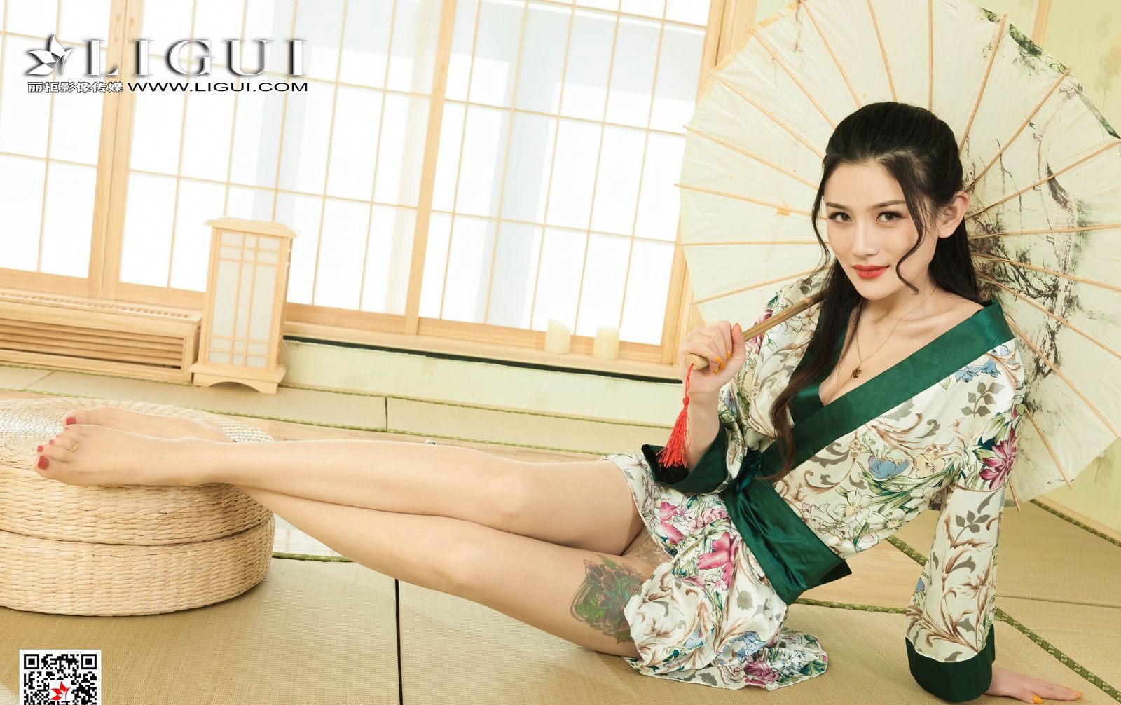 Gợi cảm với mỹ nữ mặc áo kimono, tất màu da, giày cao gót, chân đẹp, hình ảnh HD gợi cảm, chân ngọc quyến rũ.