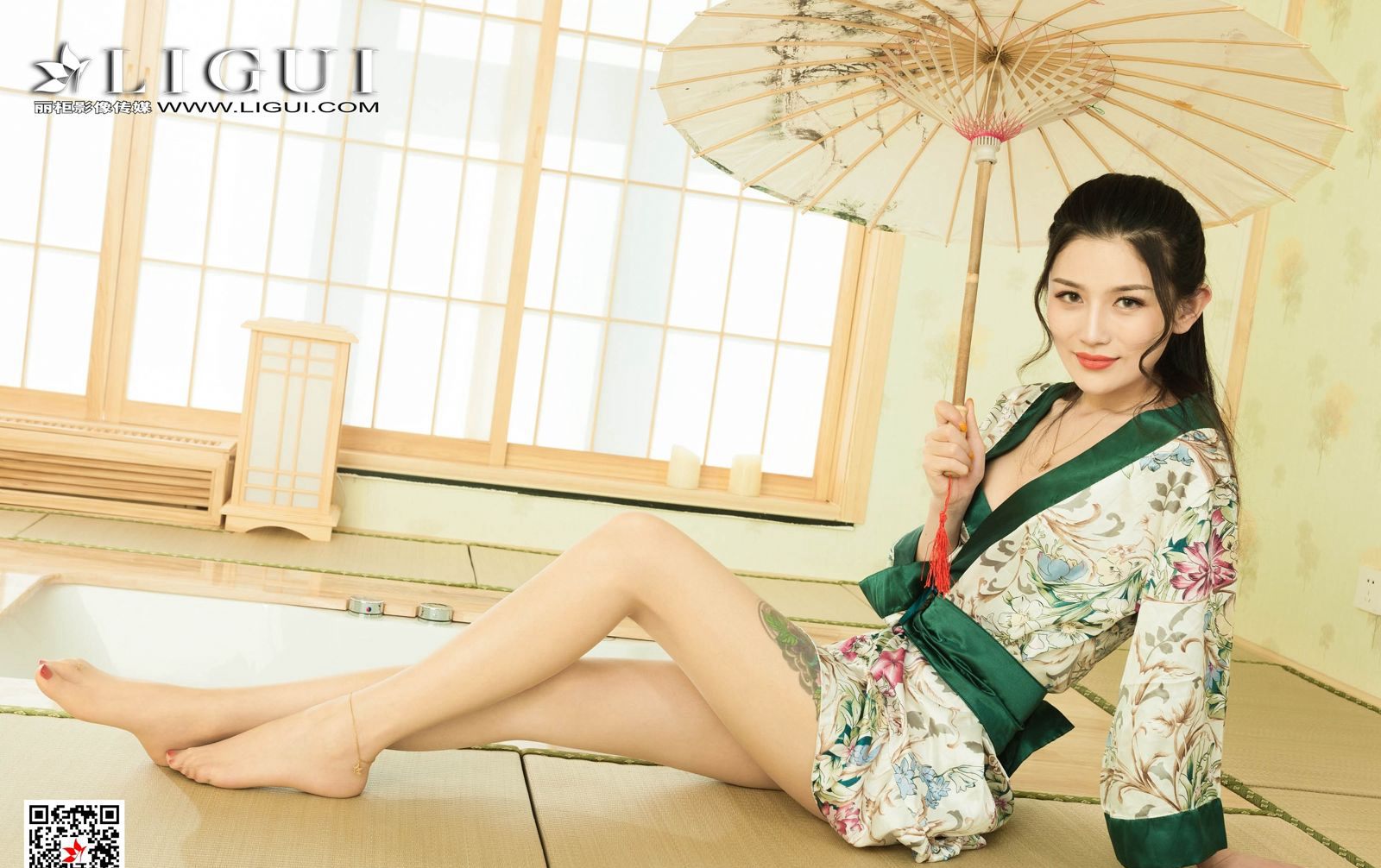 Gợi cảm với mỹ nữ mặc áo kimono, tất màu da, giày cao gót, chân đẹp, hình ảnh HD gợi cảm, chân ngọc quyến rũ.