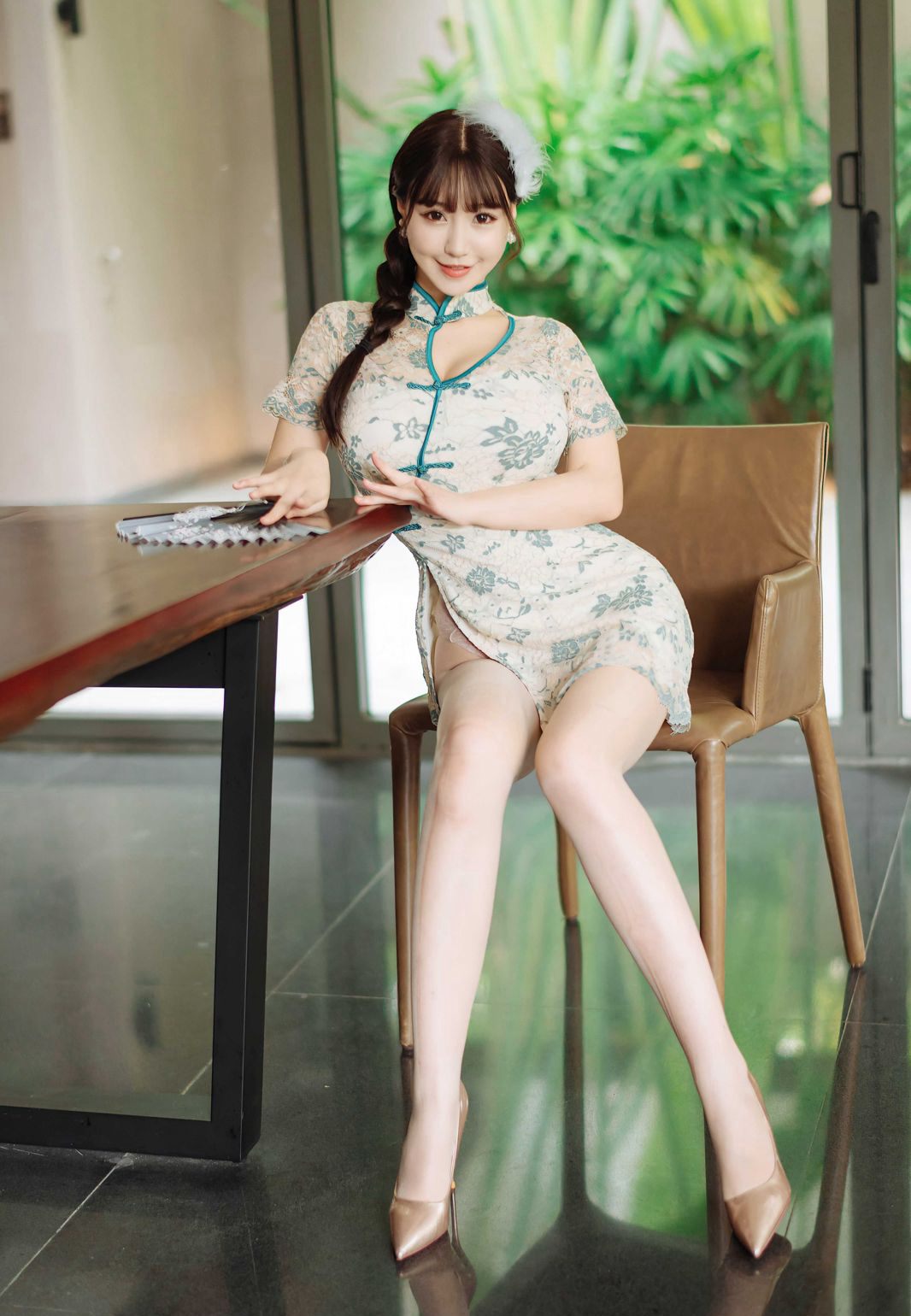 朱可兒旗袍美女豐滿美腿性感裸胸美女極品雙乳