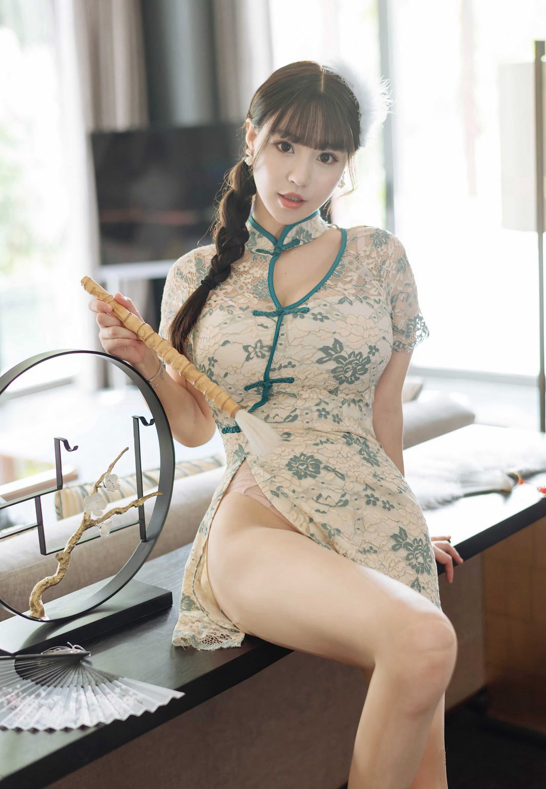 朱可兒旗袍美女豐滿美腿性感裸胸美女極品雙乳