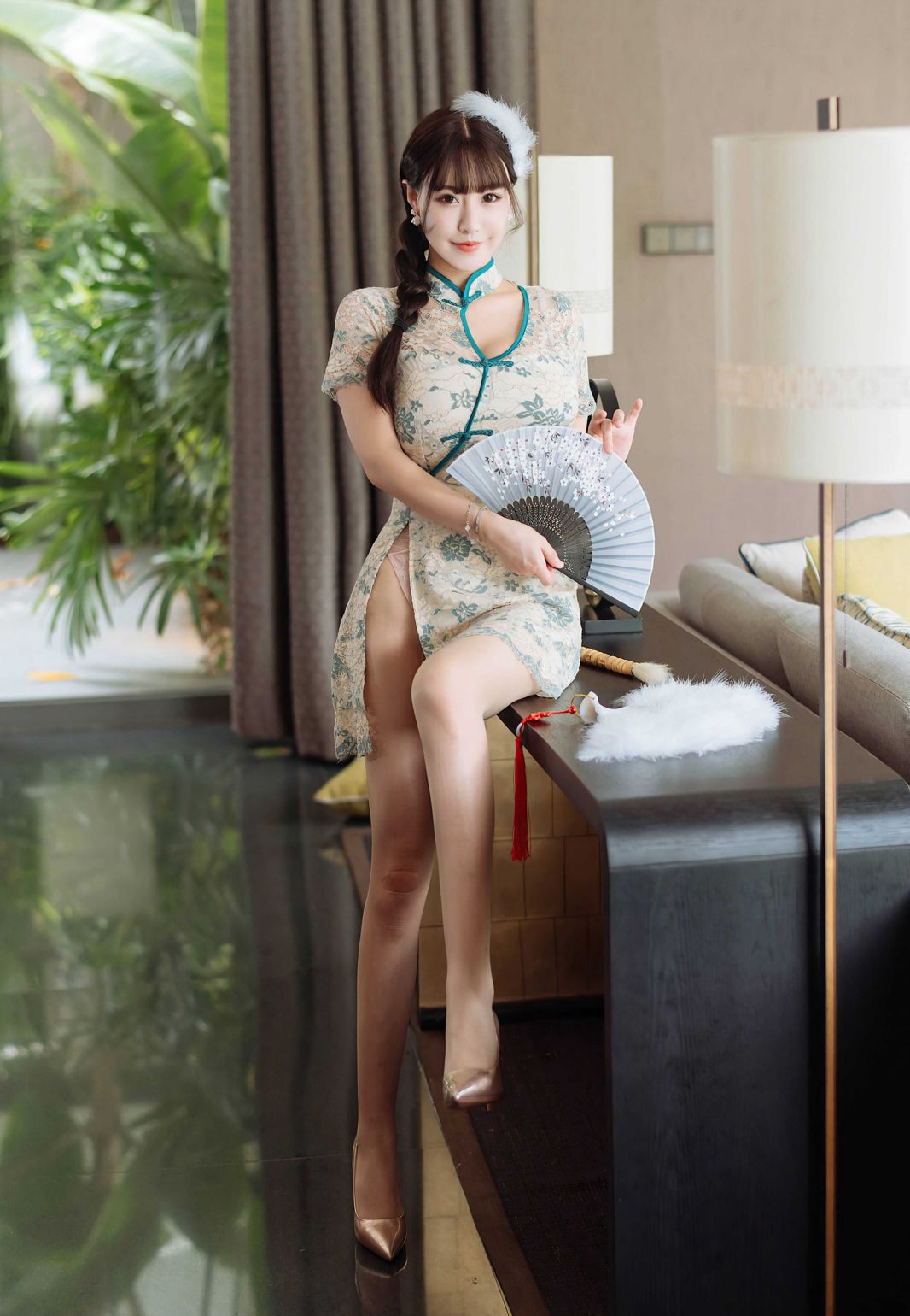 朱可兒旗袍美女豐滿美腿性感裸胸美女極品雙乳