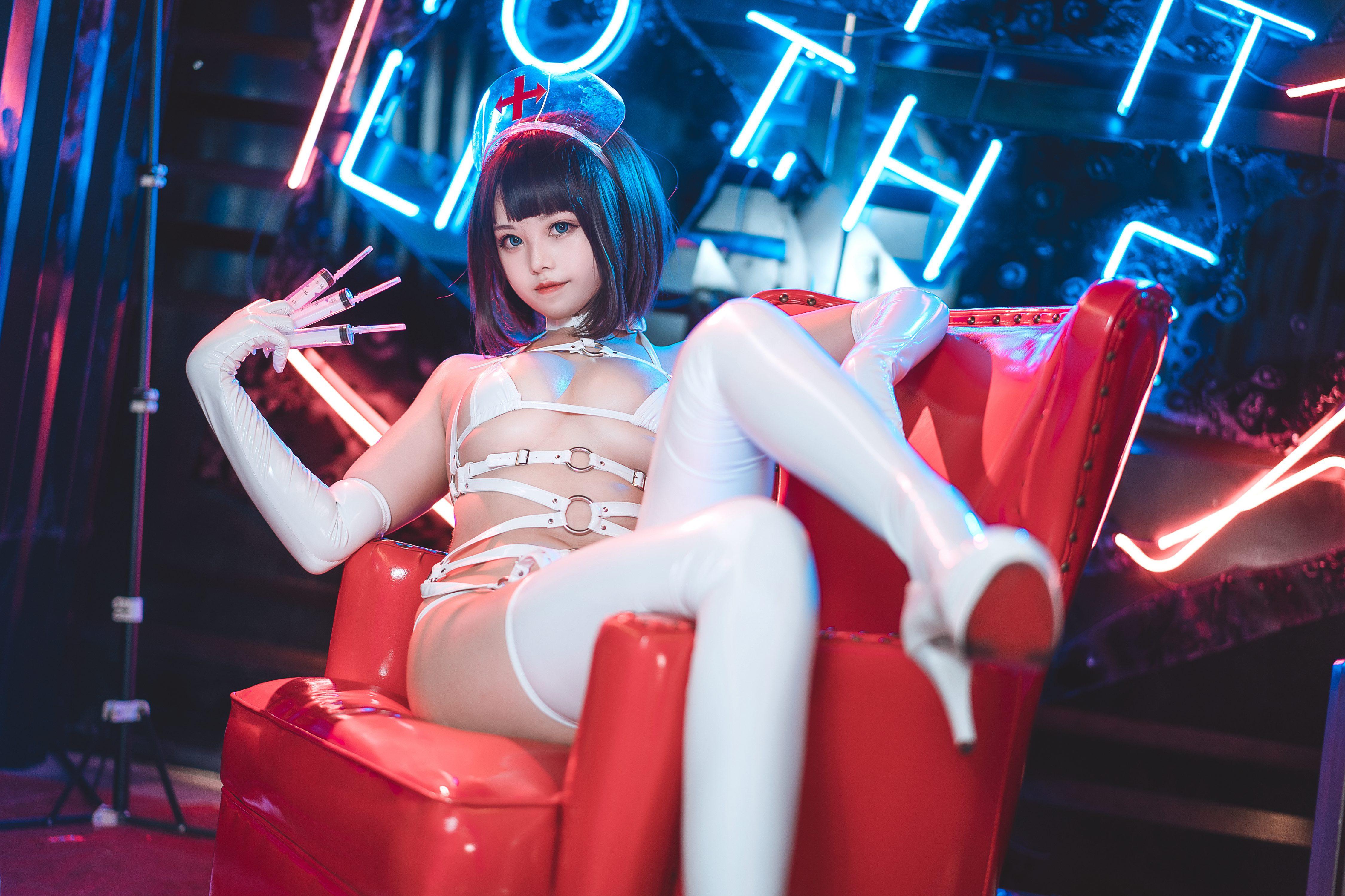 Mizhi Maoqiu Vol.042: White Transparent Nurse 52P