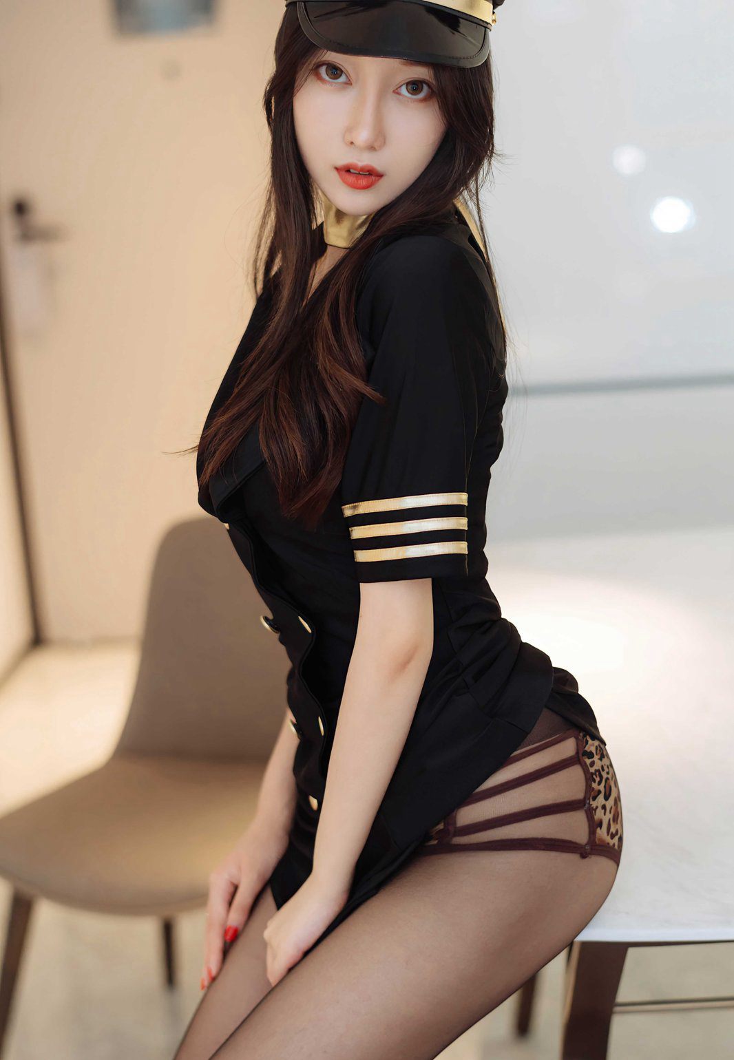 หยู่เอ๋อ หยู่เอ๋อ เซ็กซี่ สจ๊วตสาว ชุดยูนิฟอร์ม ระดับยอดเยี่ยม ถุงน่องดำ ขาเซ็กซี่ ส้นสูง ร่างกายมนุษย์