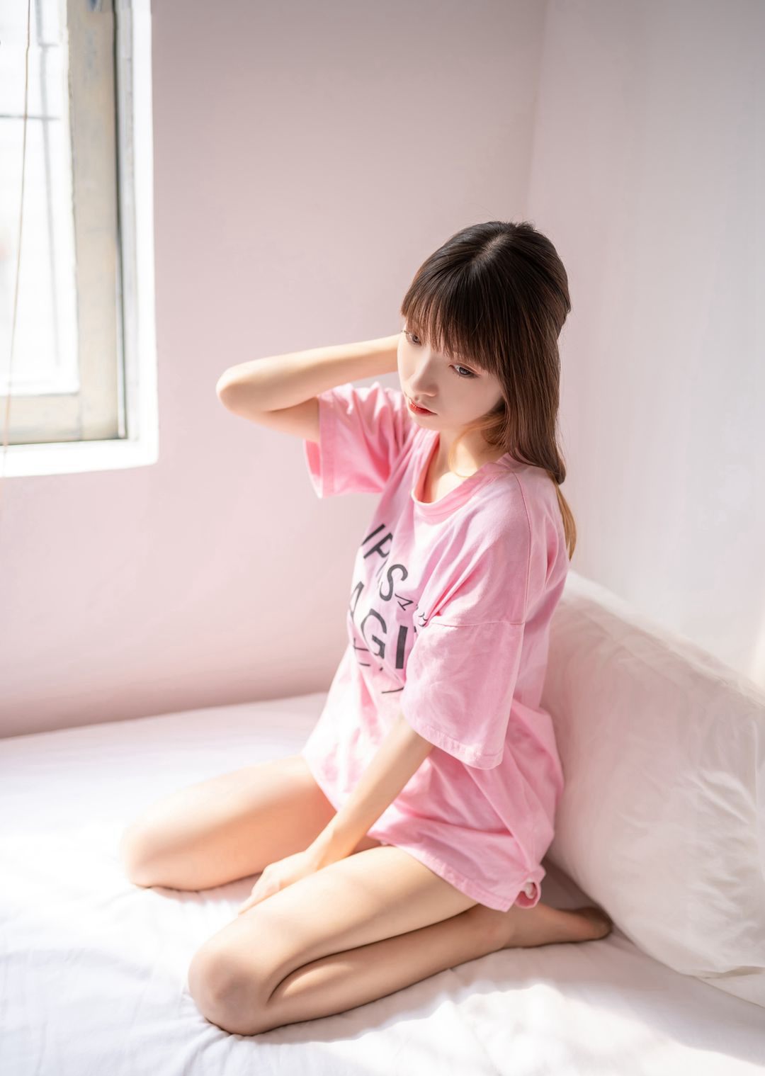 최고급 COS 미녀의 섹시한 아름다운 다리와 살색 스타킹, 신선한 프라이빗 사진집 고화질 이미지
