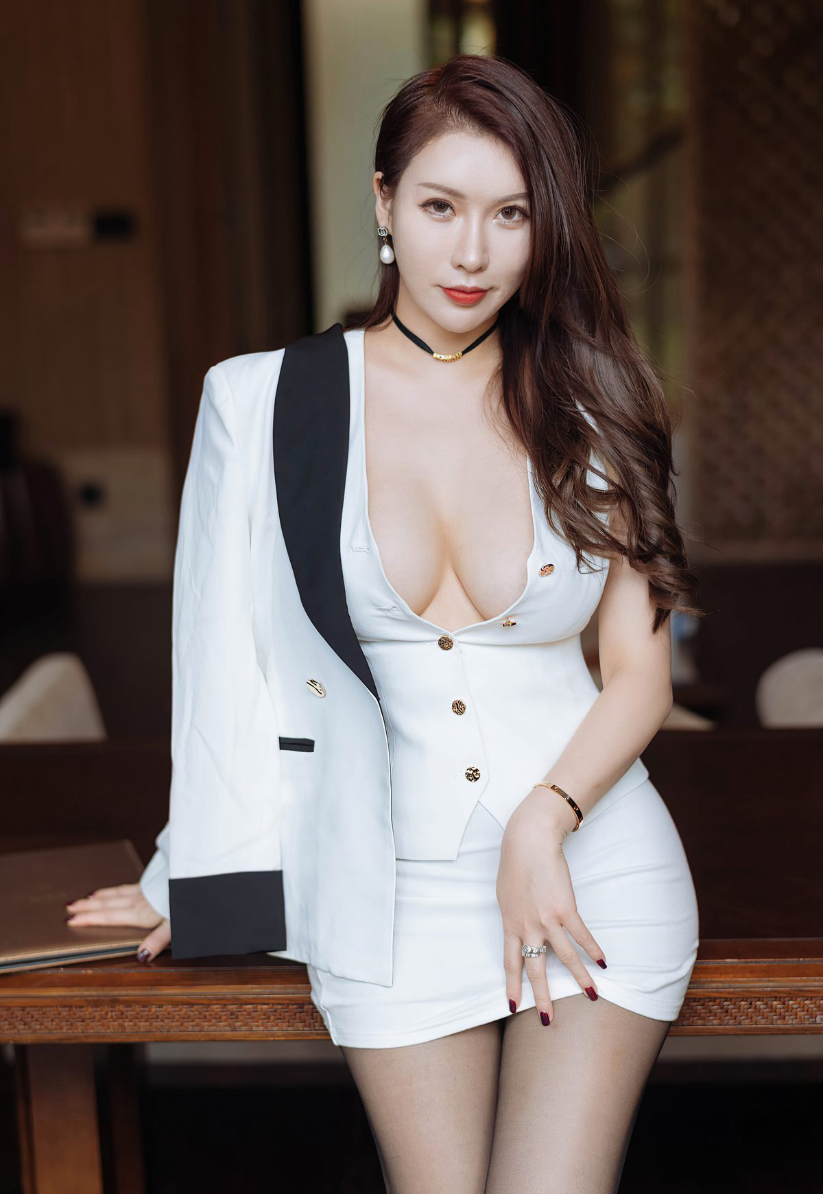 尤妮丝Egg性感秘书端庄美妇高贵诱惑黑丝美腿