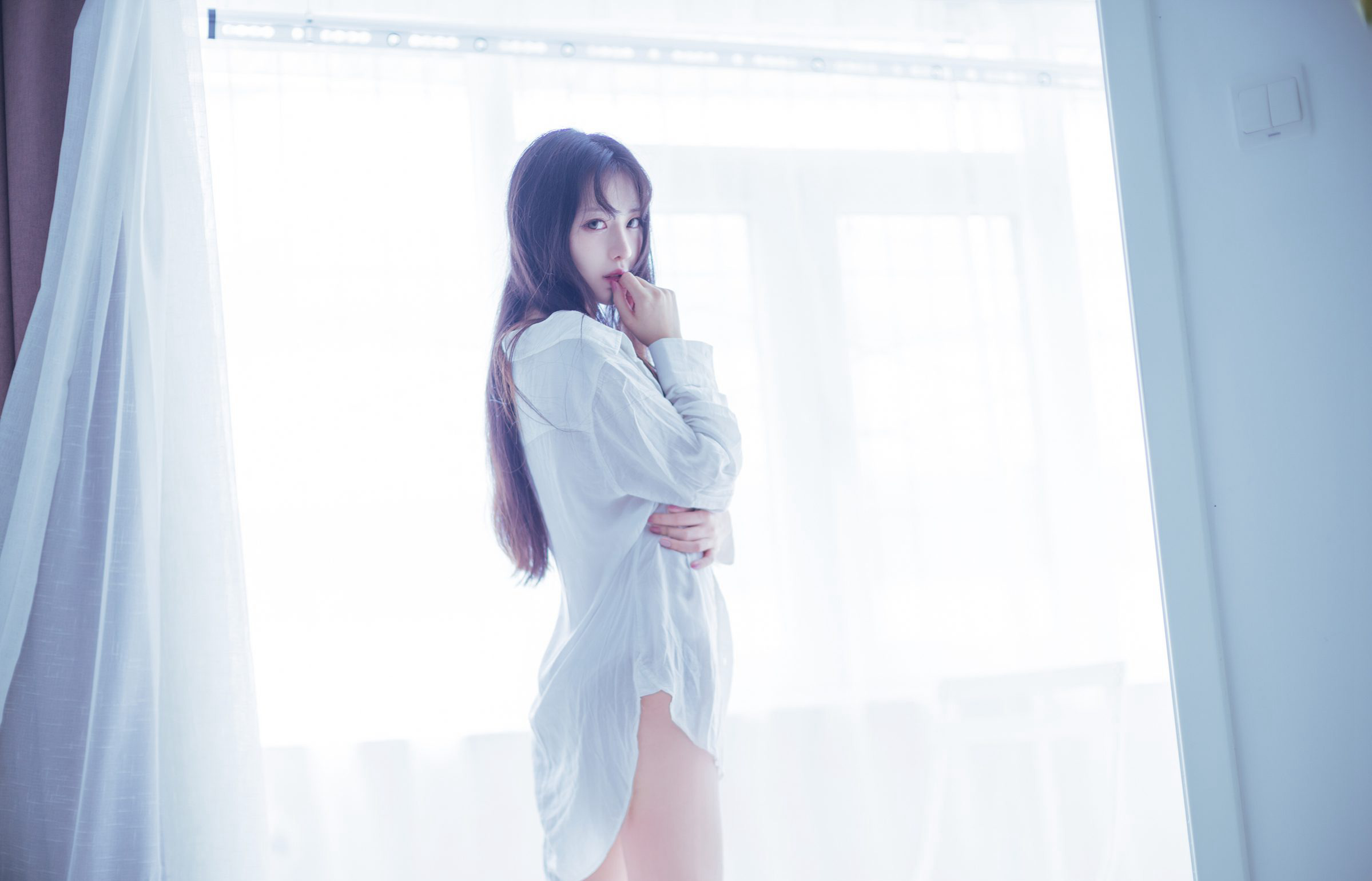 コスプレ シャオルルの 白くて柔らかな肌、セクシーな美脚、高い颜値の写真