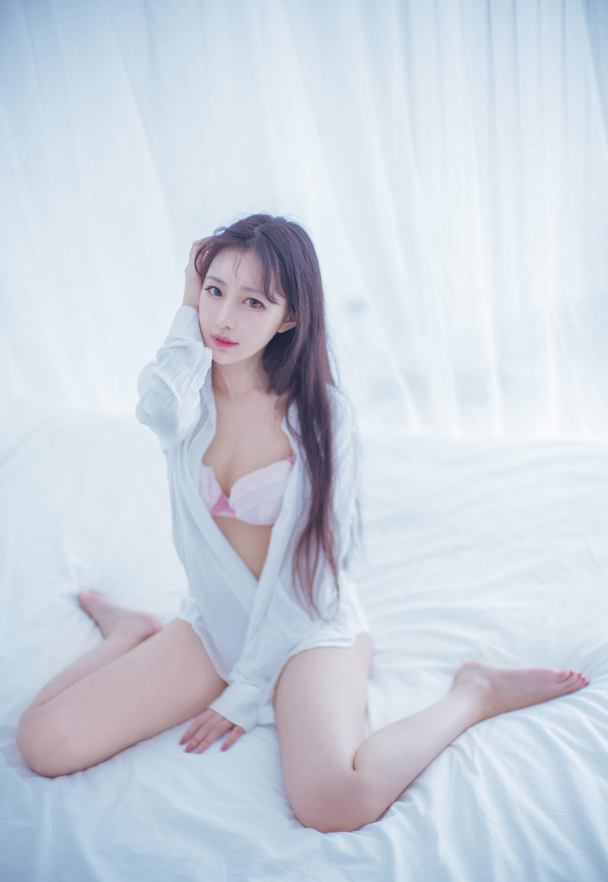 コスプレ シャオルルの 白くて柔らかな肌、セクシーな美脚、高い颜値の写真