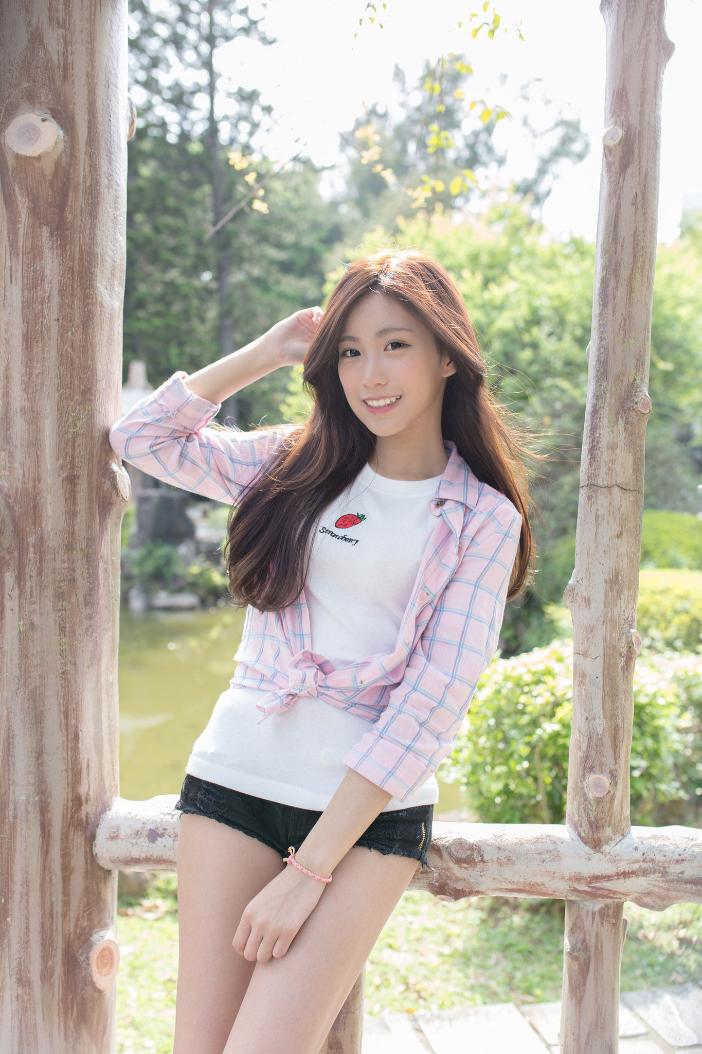 Taiwan Beauty] Zhang Chu Shan: School Flower Goddess Outdoor Shoot at Taipei Zhongshan Station McDonald's in the Park, Small Fresh Style