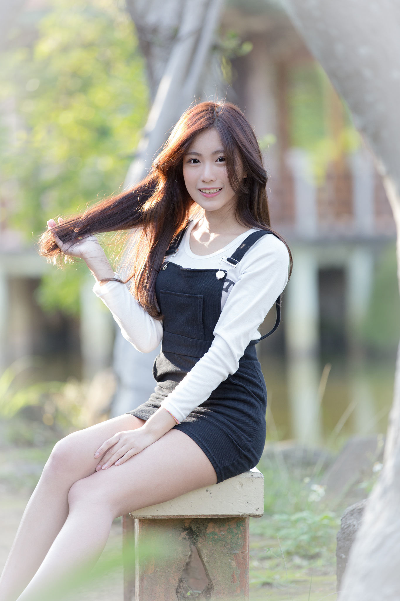 Taiwan Beauty] Zhang Chu Shan: School Flower Goddess Outdoor Shoot at Taipei Zhongshan Station McDonald's in the Park, Small Fresh Style