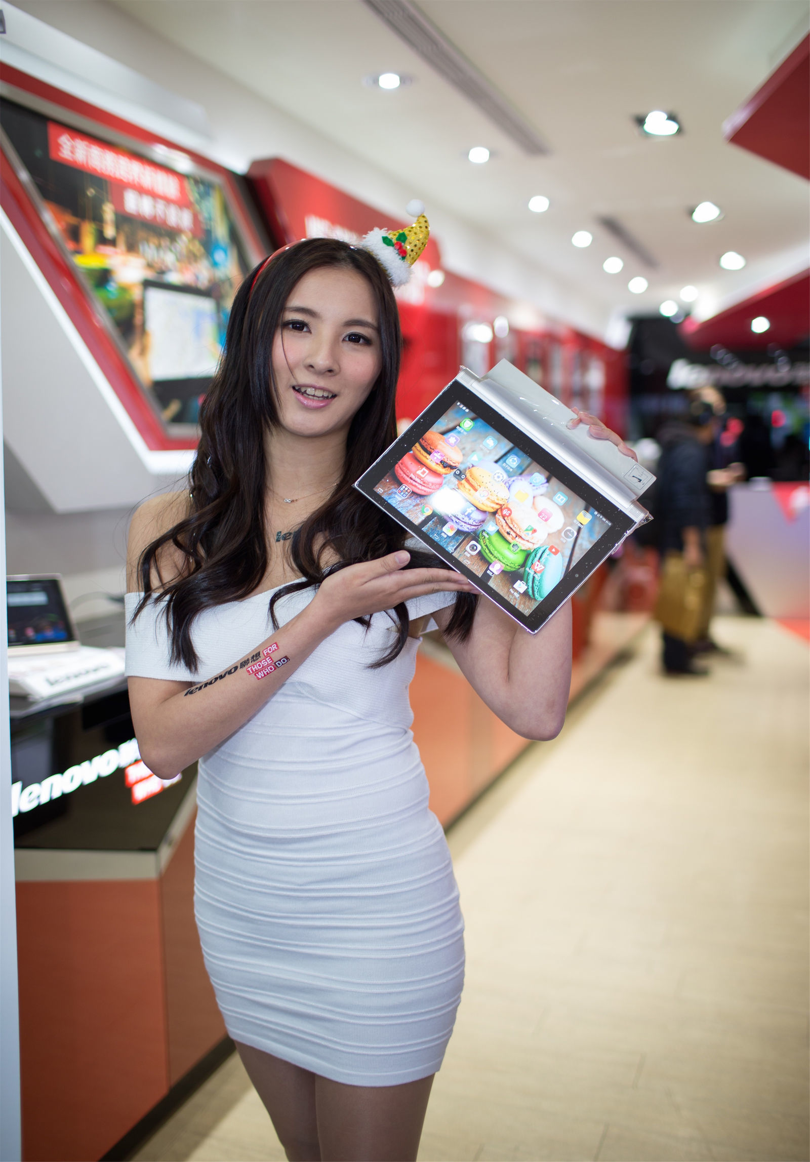 Taiwan Beauty Du Kewei Avy, Taipei City Guanghua Market, Lenovo counter salesperson
