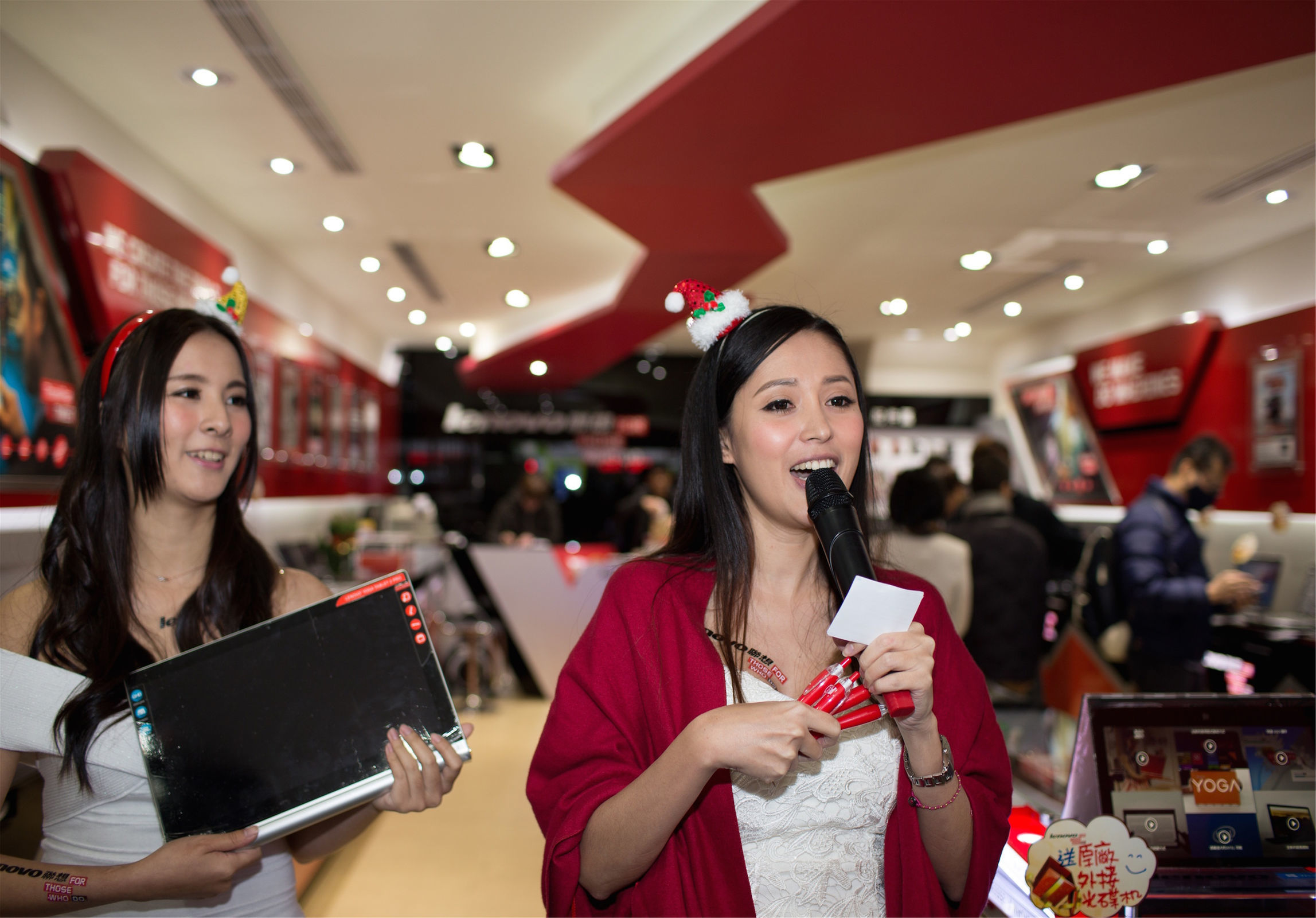 Taiwan Beauty Du Kewei Avy, Taipei City Guanghua Market, Lenovo counter salesperson