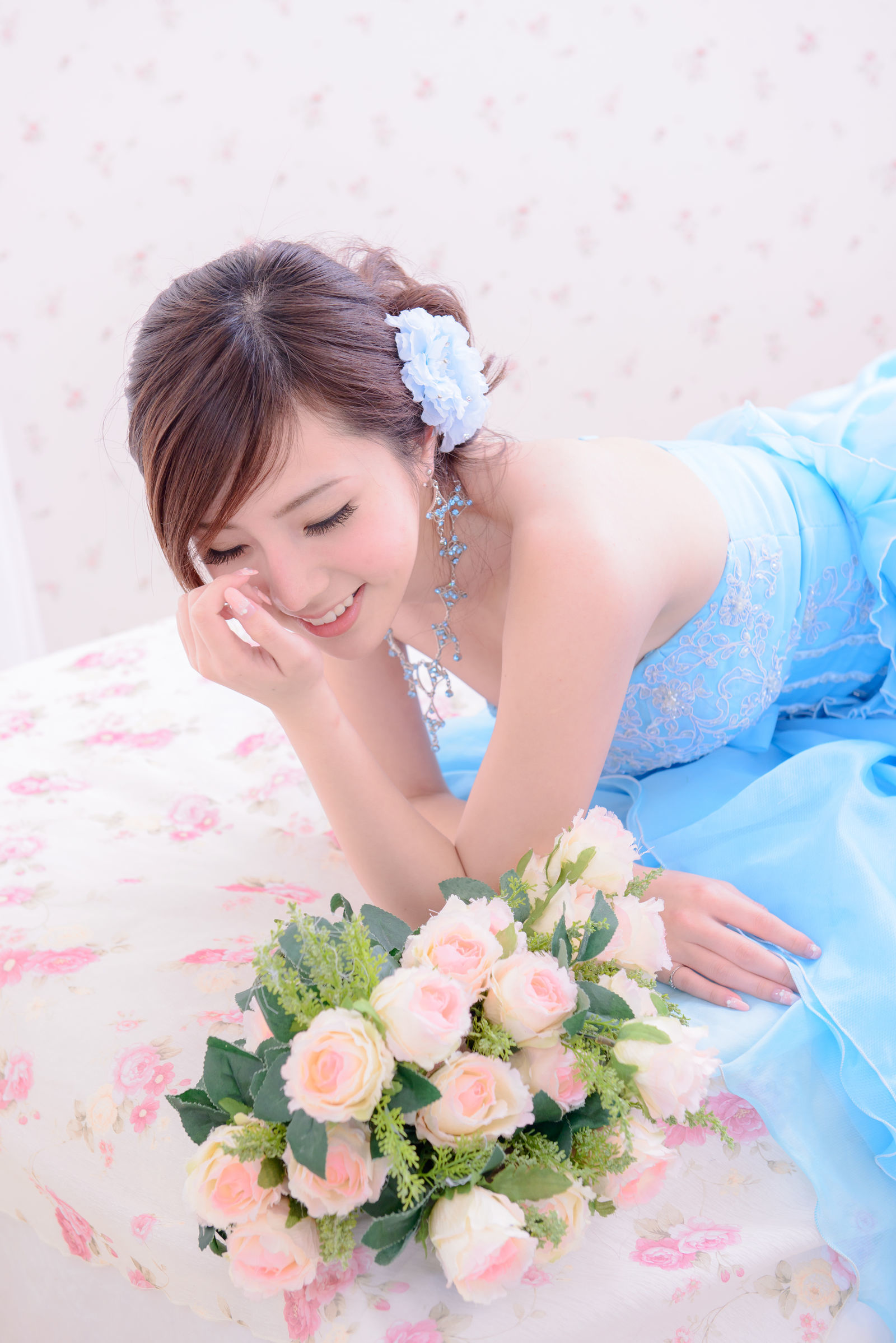 台湾の美女] チェン・シイン 藍白ウェディングドレス写真集