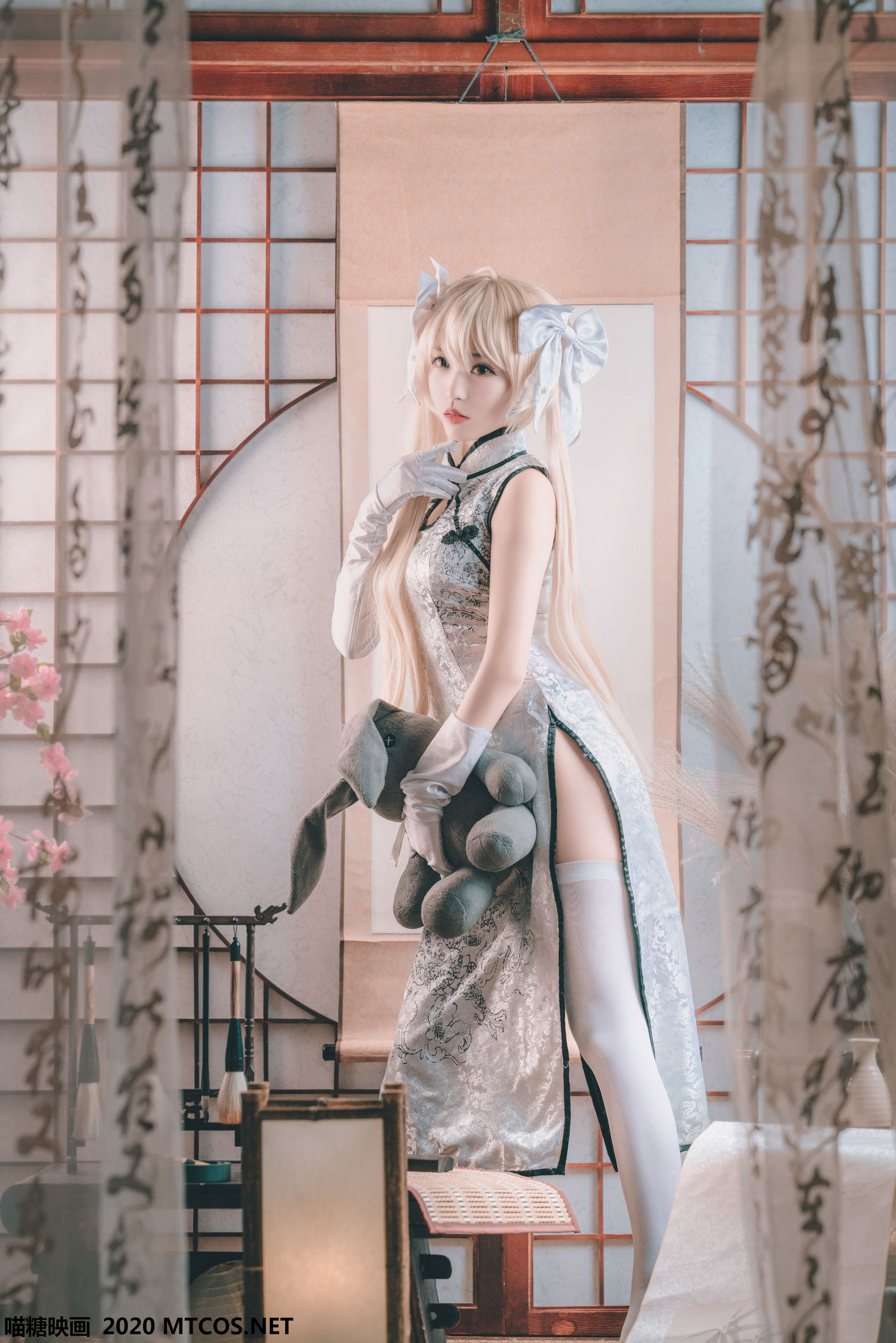 Meow Sugar Films] HML.009 Silver Silk Cheongsam