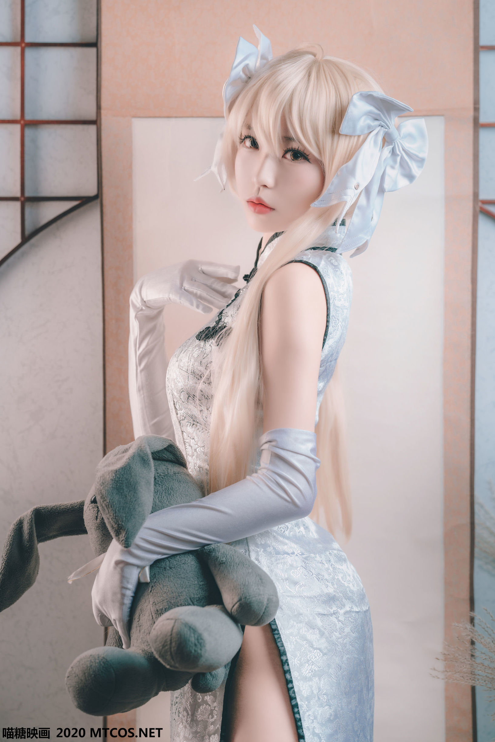 Meow Sugar Films] HML.009 Silver Silk Cheongsam