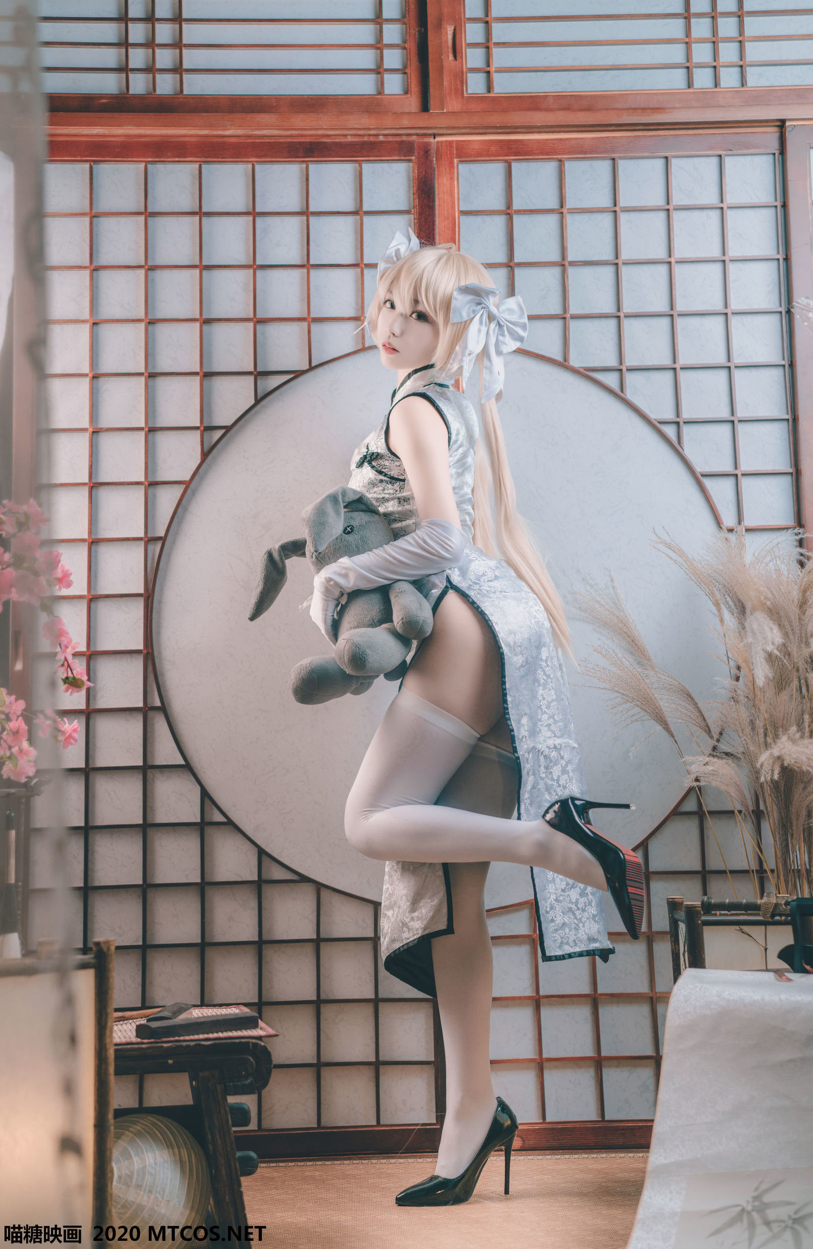Meow Sugar Films] HML.009 Silver Silk Cheongsam