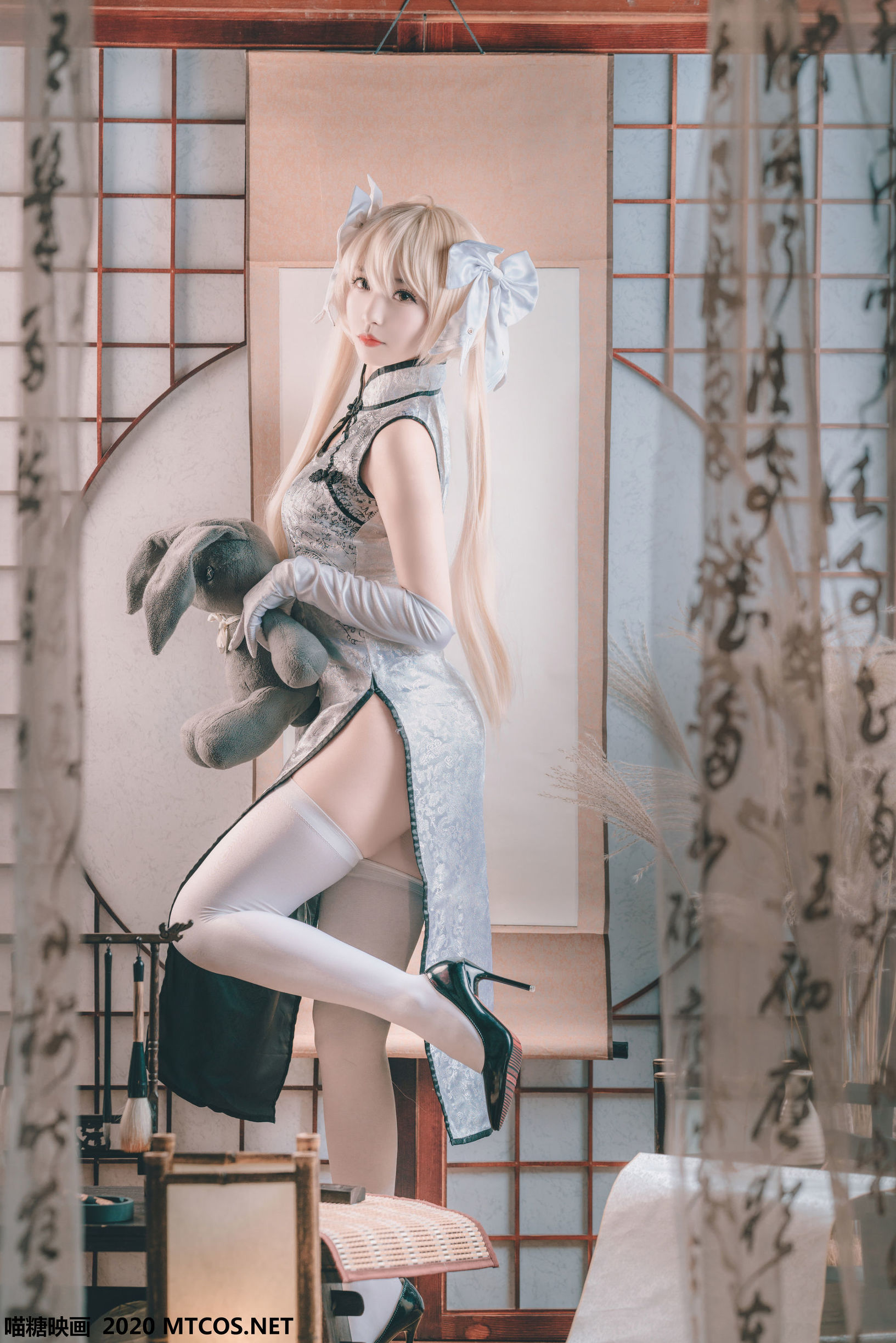 Meow Sugar Films] HML.009 Silver Silk Cheongsam