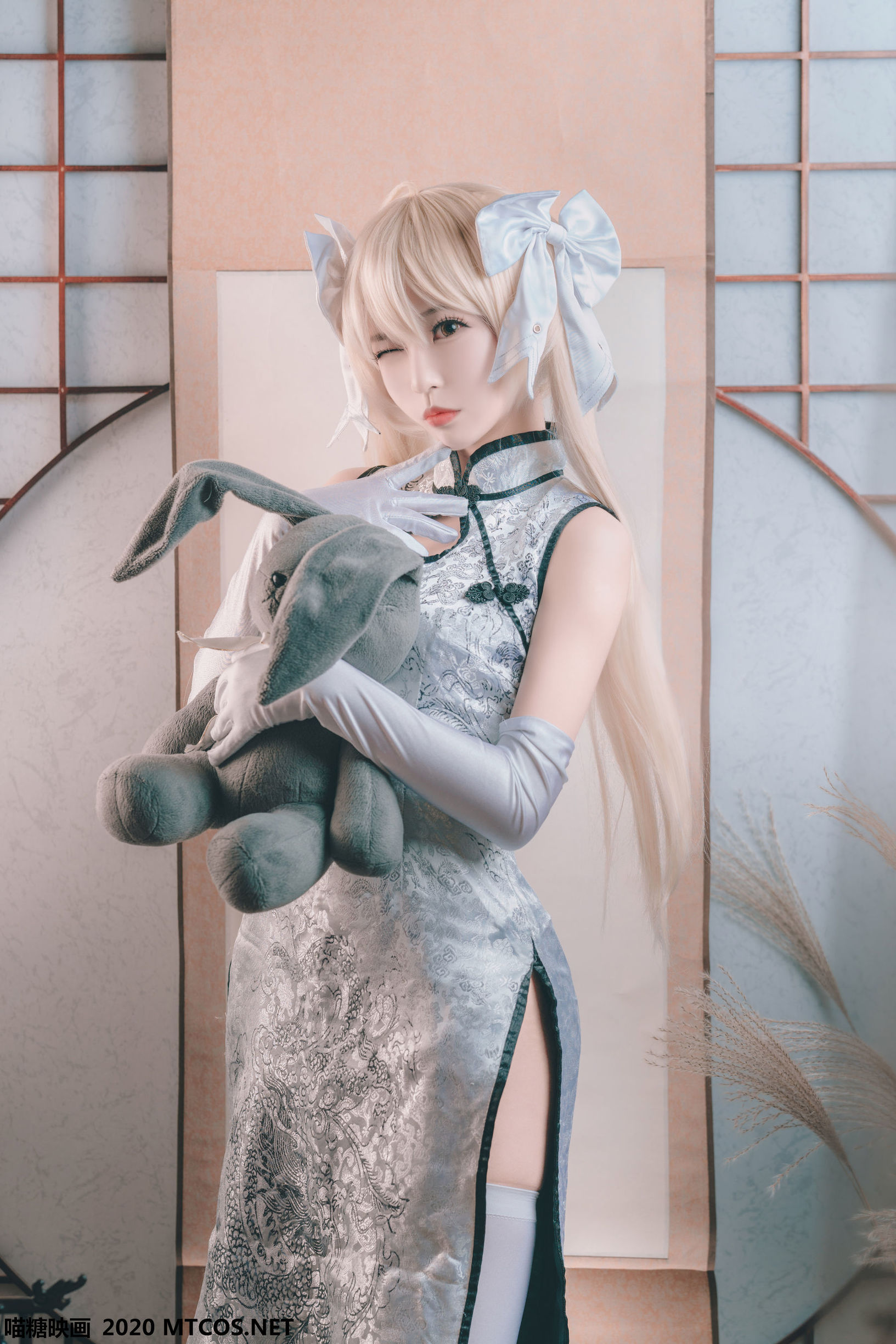 Meow Sugar Films] HML.009 Silver Silk Cheongsam