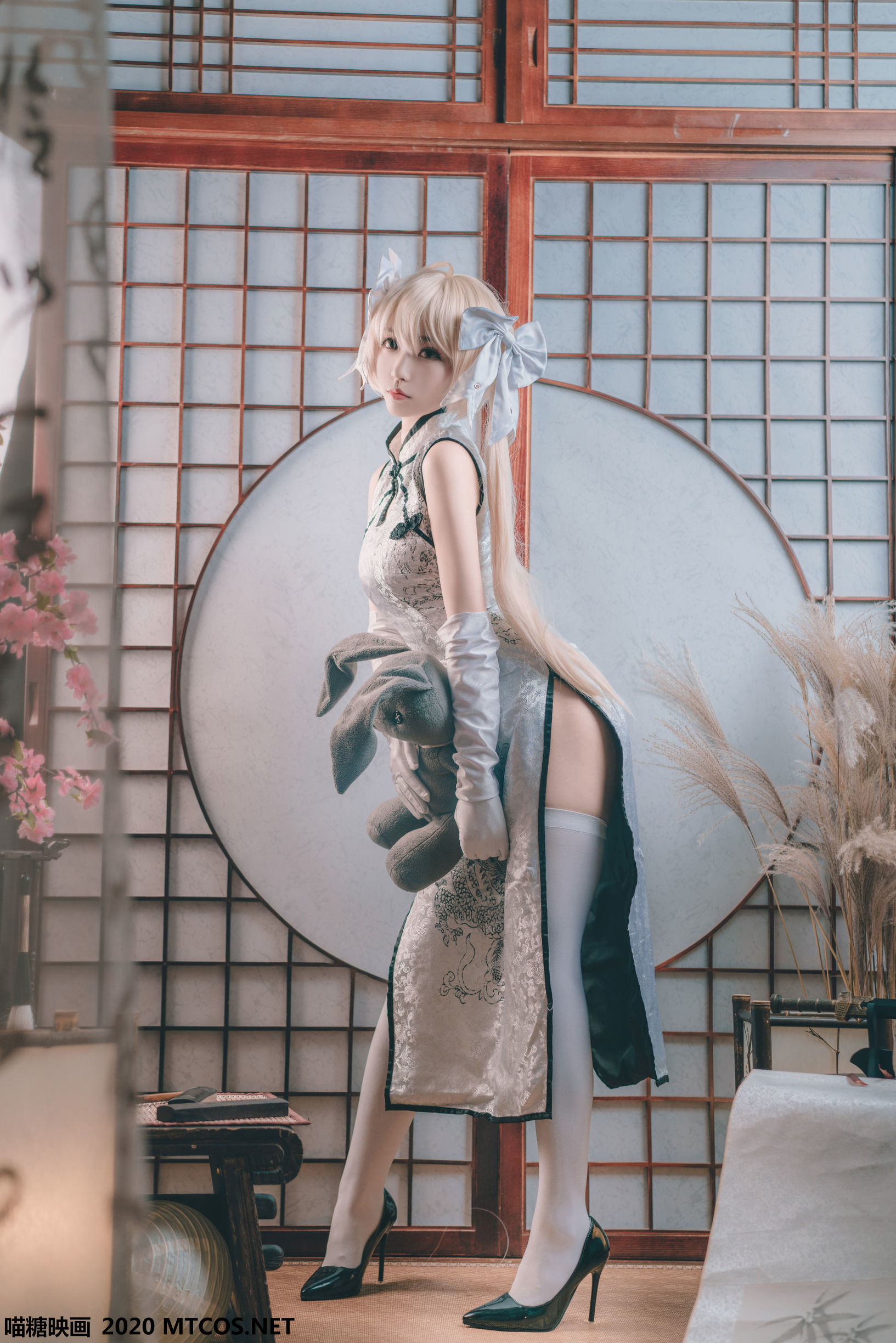 Meow Sugar Films] HML.009 Silver Silk Cheongsam