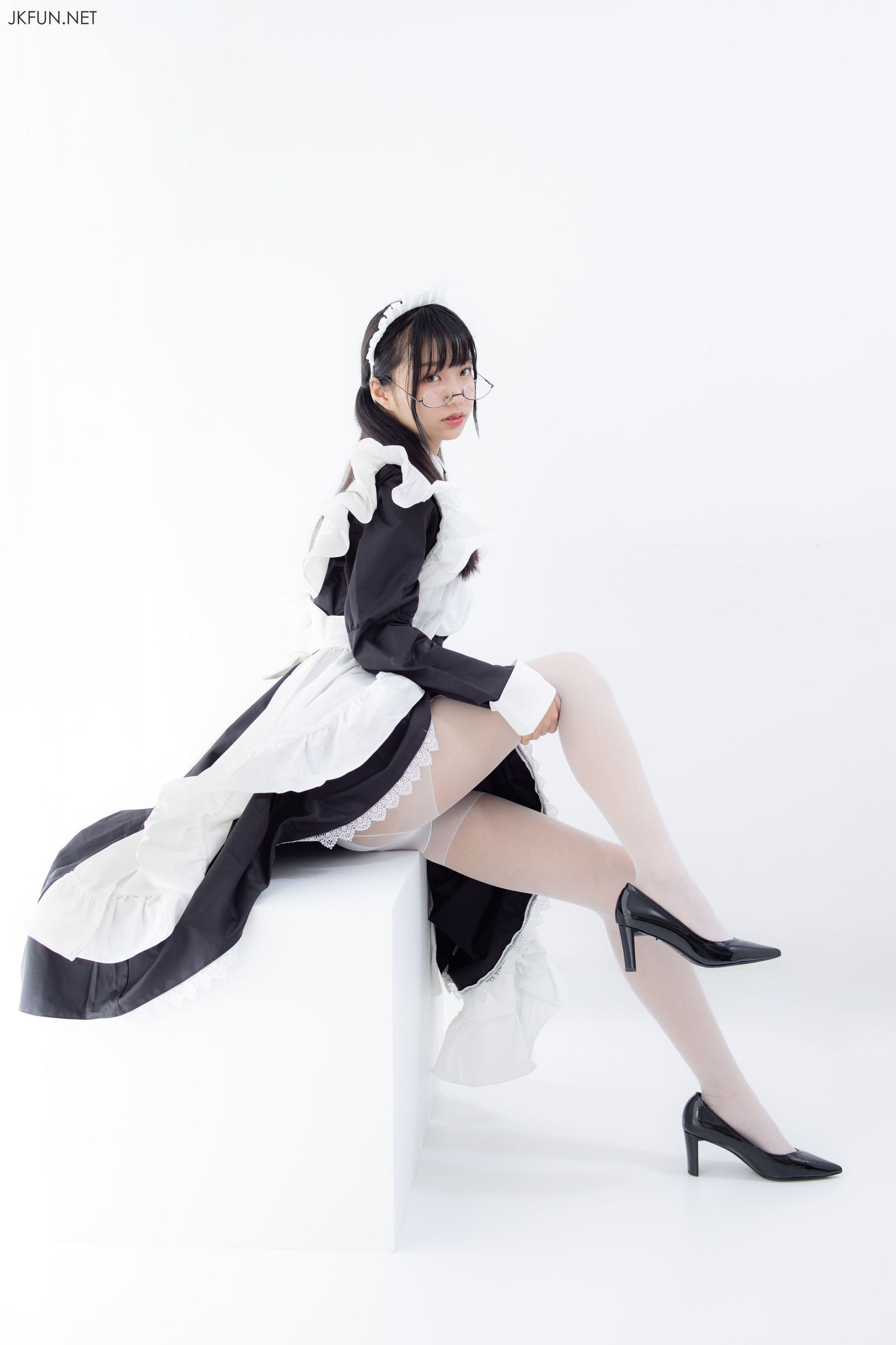 Sen Luo Consortium] Maid with Glasses Girl