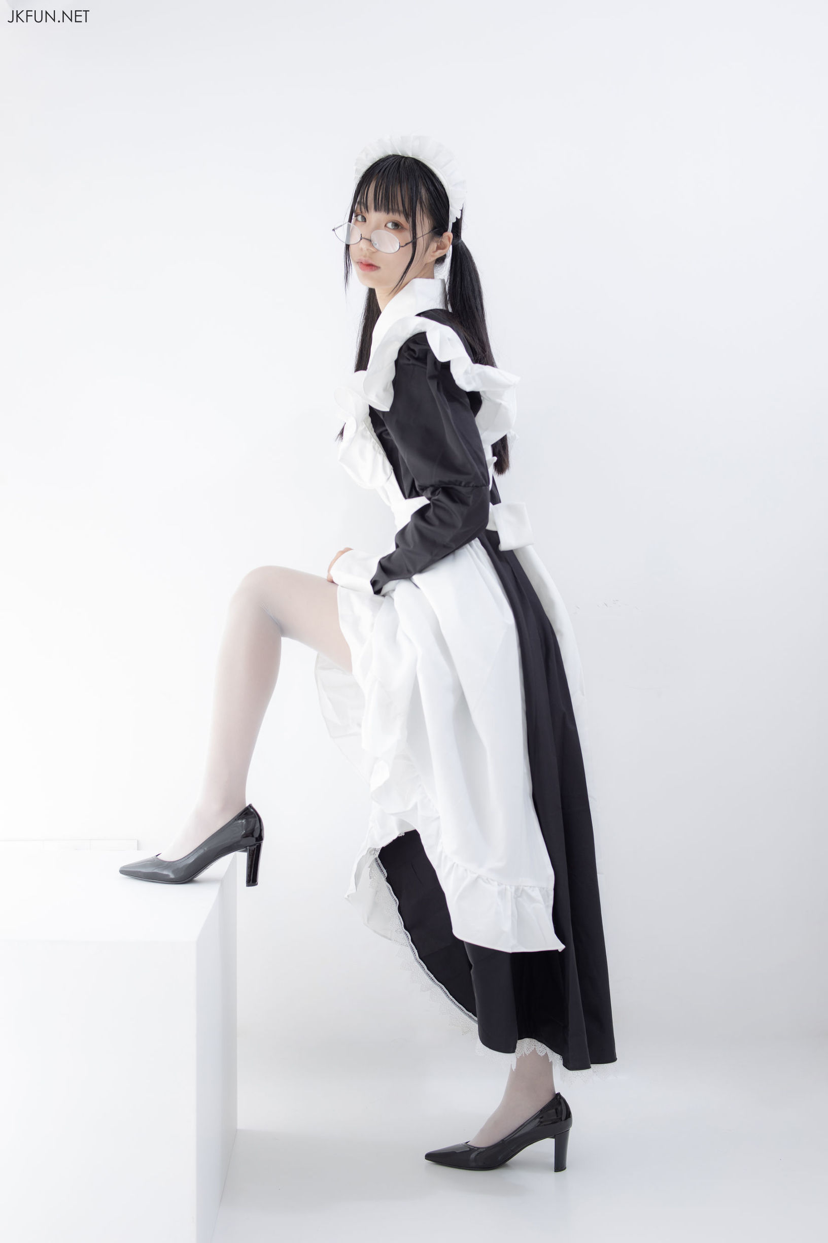 Sen Luo Consortium] Maid with Glasses Girl