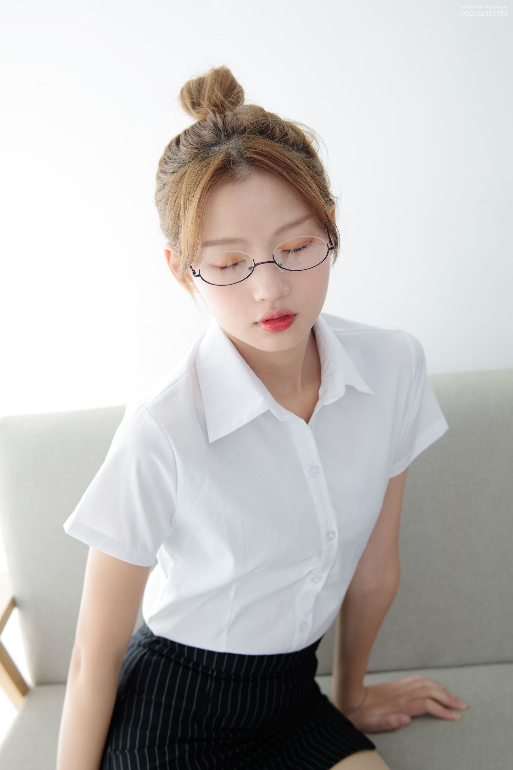 센로 체단] JKFUN-044 OL은 반드시 안경과 매치해야 한다 50D 살색 스타킹